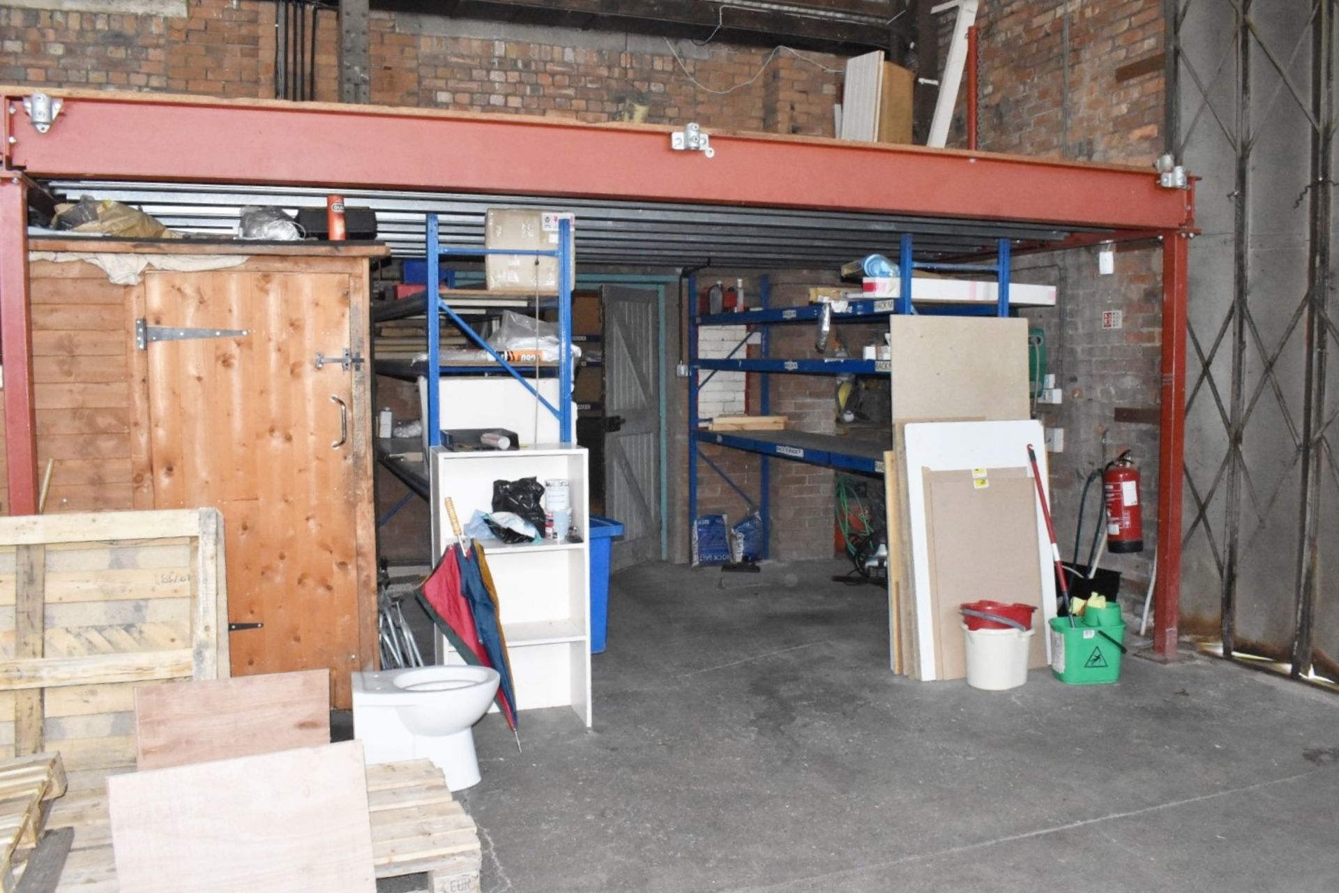 1 x Mezzanine Floor - Heavy Duty Steel Construction With Access Ladder - Size: W1000 x D325 cms - Image 11 of 18