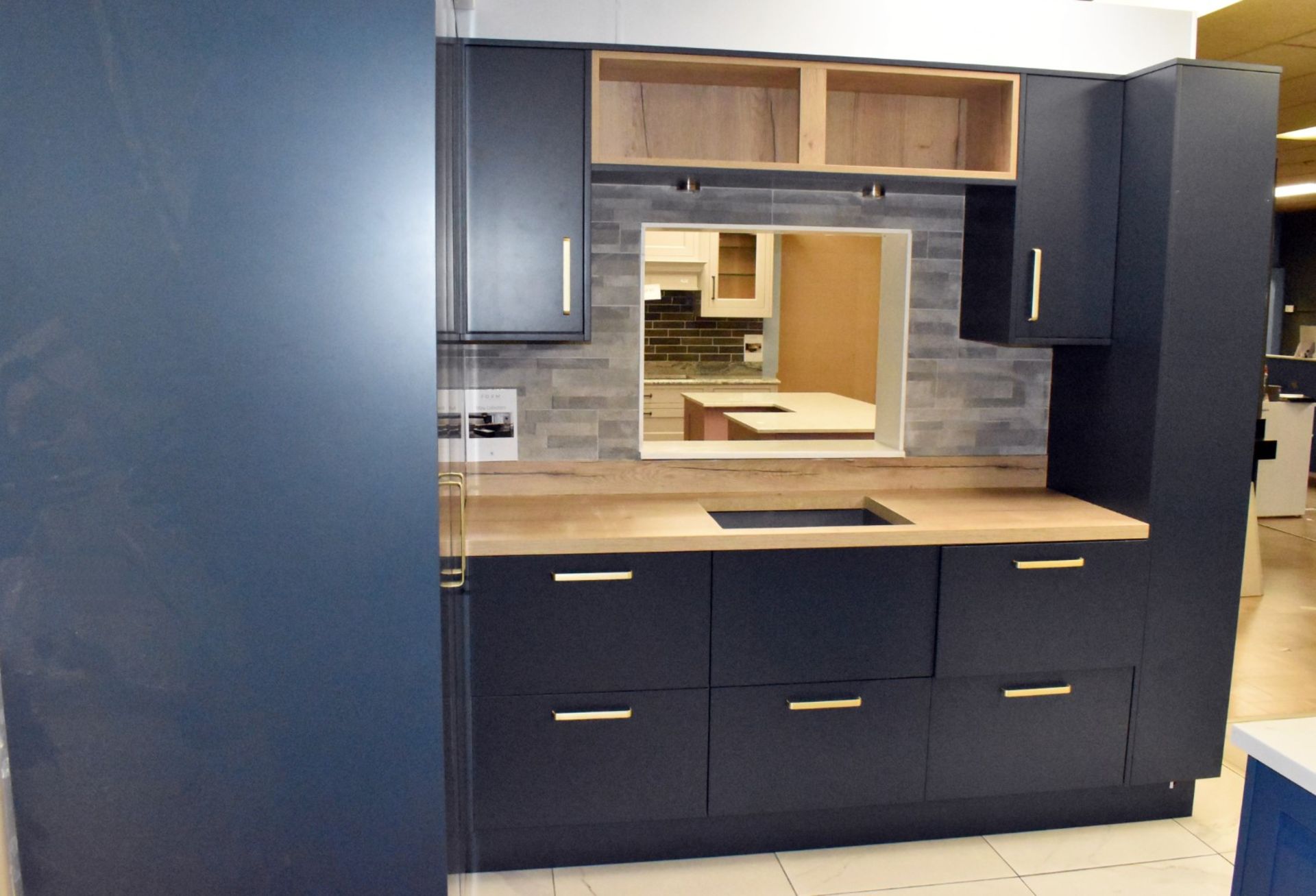 1 x LochAnna Ex Display Fitted Kitchen Finished in Matt Indigo Blue and Oak - Image 19 of 42