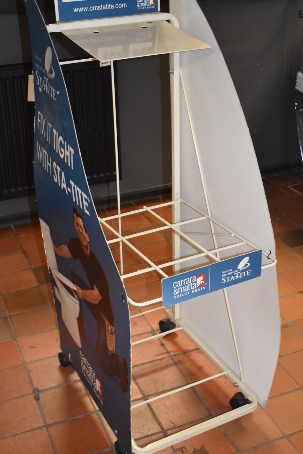 1 x Retail Toilet Seat Display Stand on Castors - Approx 5ft Tall and 40cm Wide - Image 2 of 4
