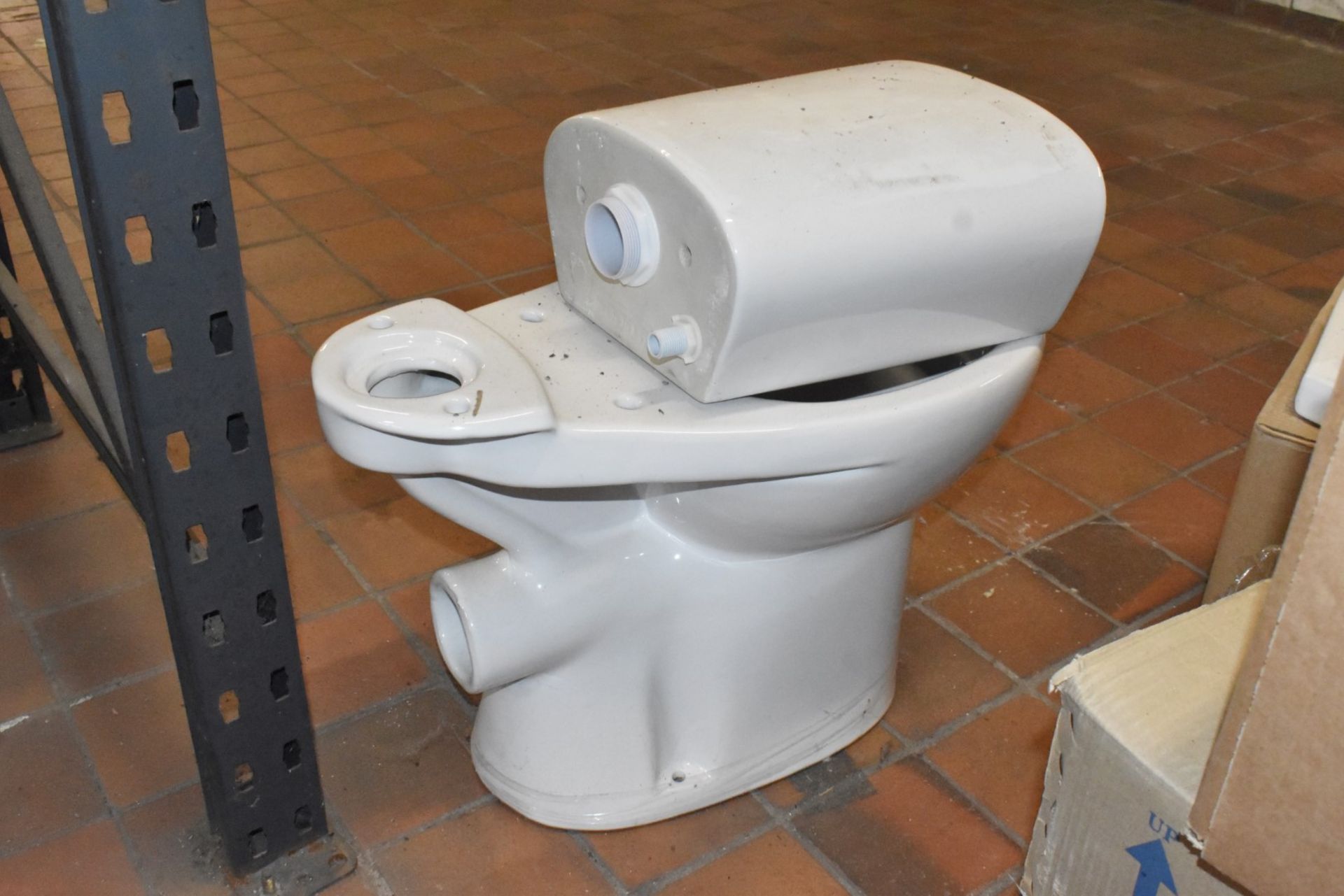 1 x Assorted Job Lot to Include 2 x Toilet Pans, 2 x Cisterns and Approx 5 x Toilet Seats - Image 13 of 13