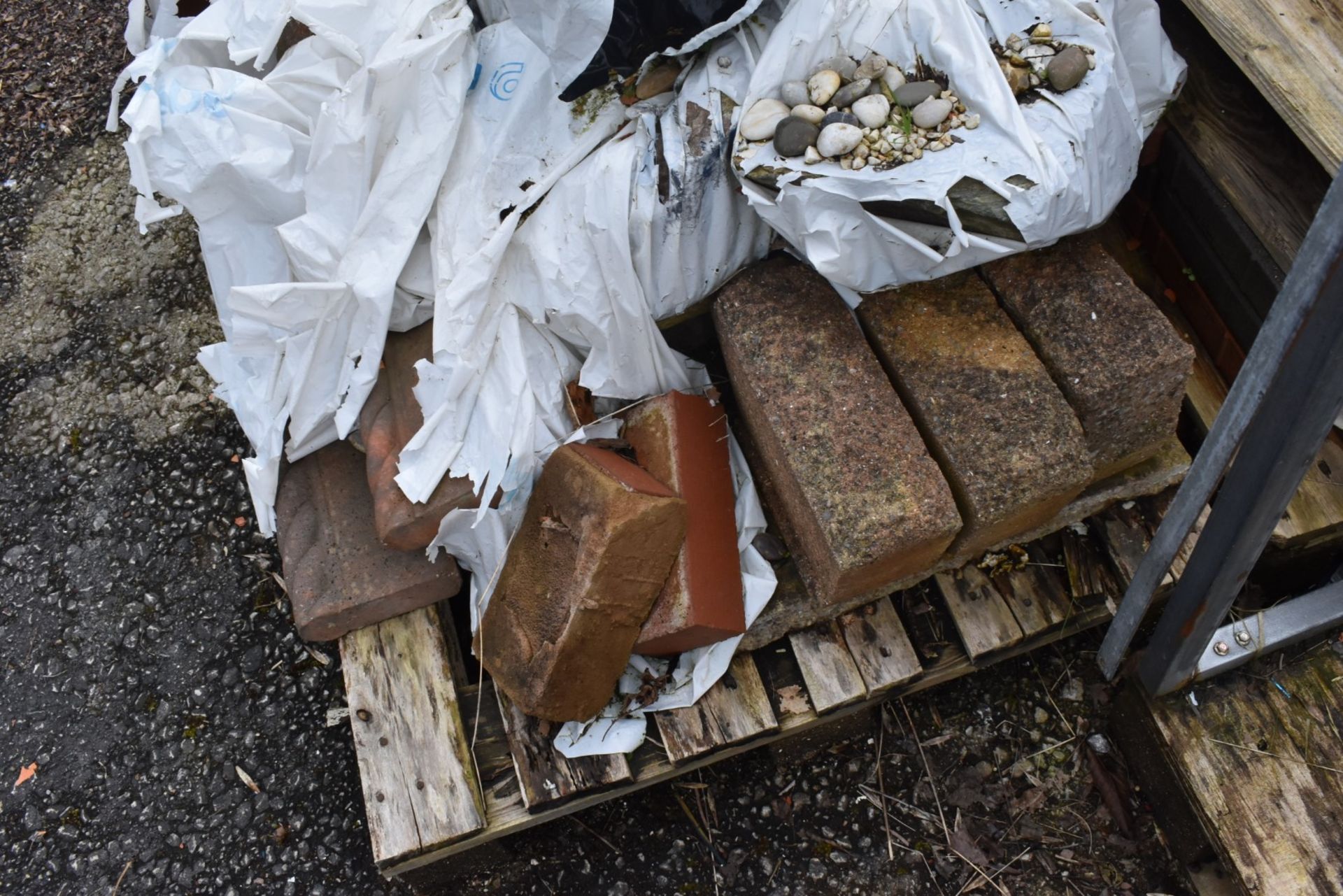 1 x Assortment of Garden Planters, Bricks and Tiles - Image 15 of 23