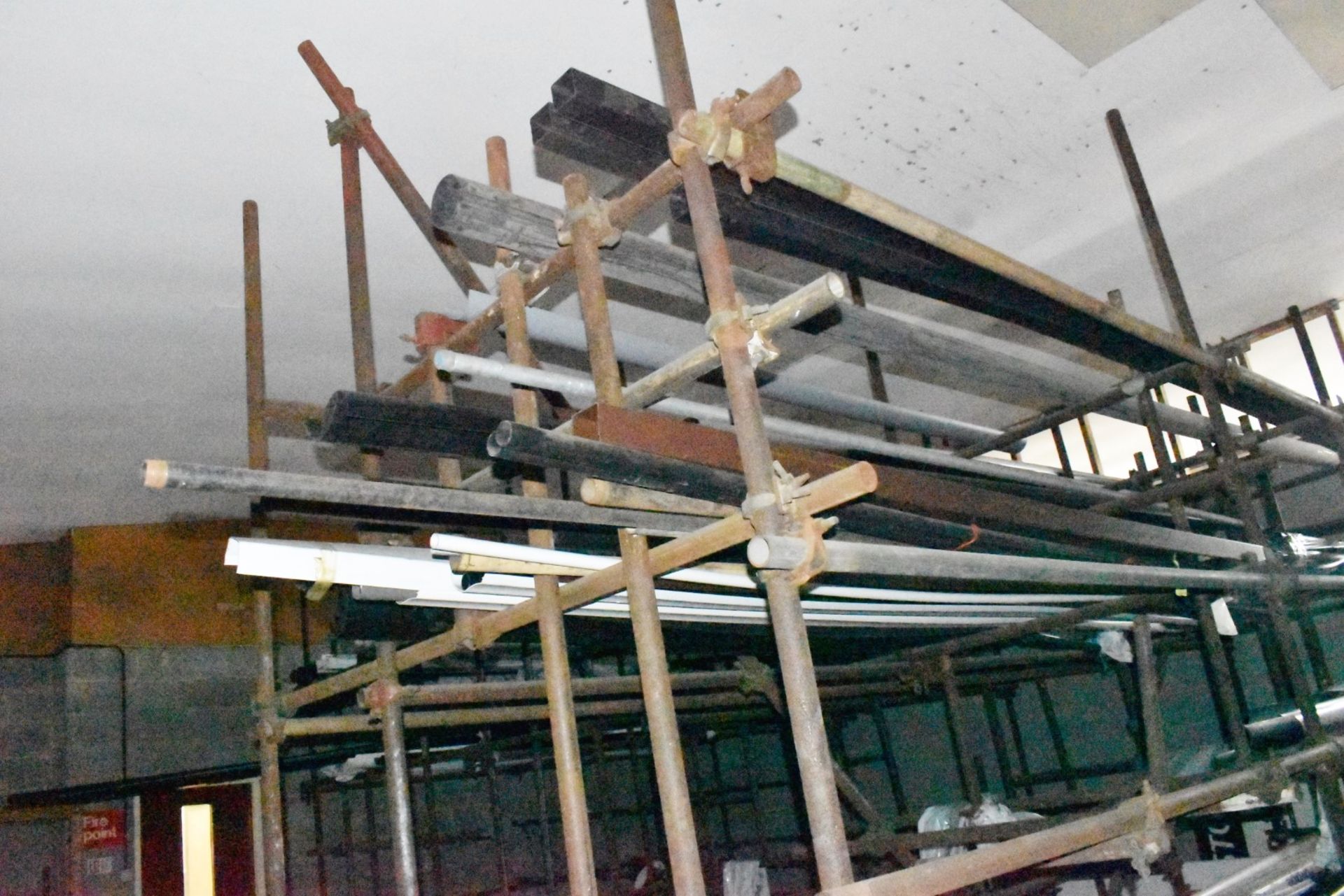 1 x Large Collection of Scaffolding and Fixtures Covering a Floor Space of Approx 13 x 13ft - Image 10 of 15