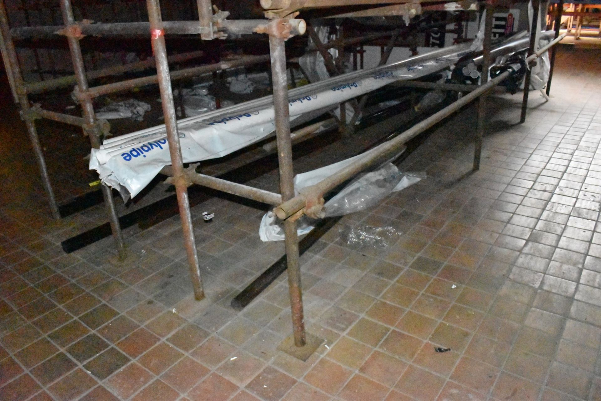 1 x Large Collection of Scaffolding and Fixtures Covering a Floor Space of Approx 13 x 13ft - Image 11 of 15