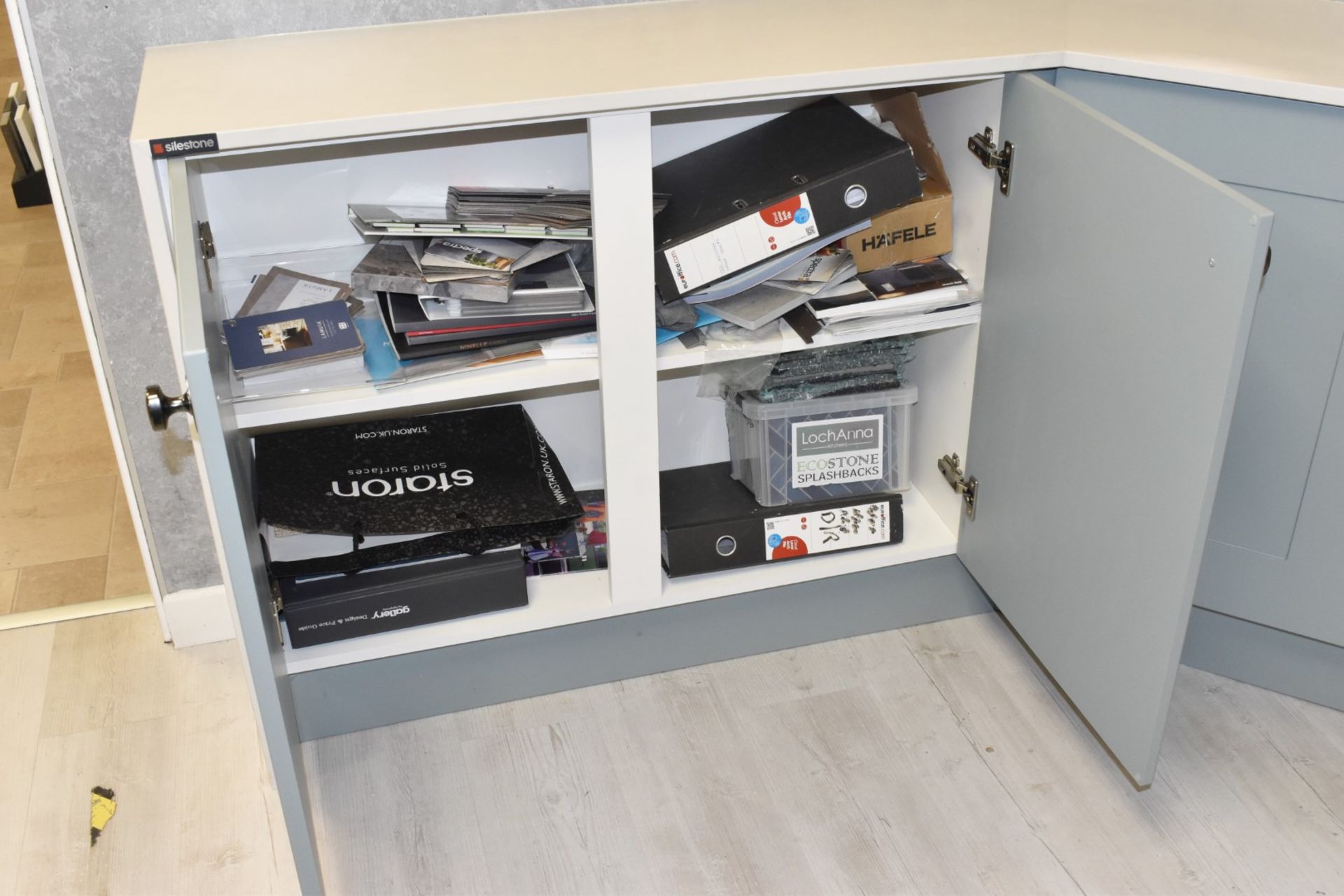 1 x Four Door Cabinet With a Light Grey Finish, Shaker Style Doors and a Silestone Worktop - Image 7 of 10