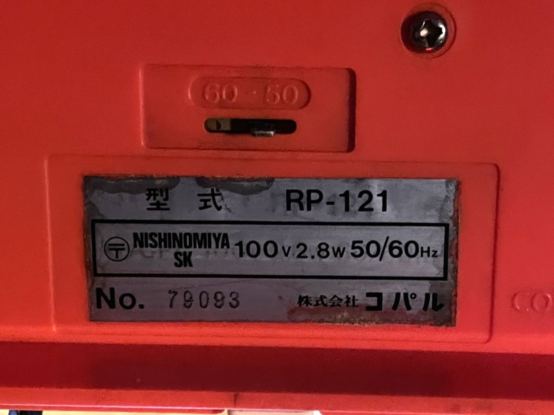 1 x Vintage Japanese Noshinomiya RP-121 Digital 50/60Hz Flip Alarm Clock With Beige/Red Body - Image 3 of 3