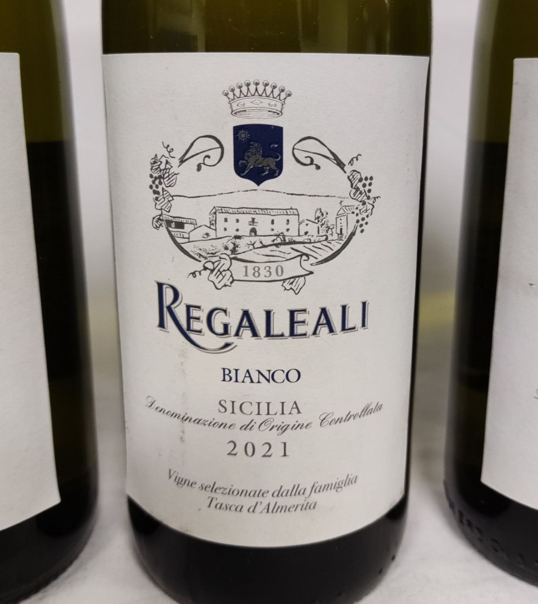 5 x Bottles of 2021 Tasca D’Almerita - Tenuta Regaleali Bianco White Wine - RRP £90 - Image 4 of 6