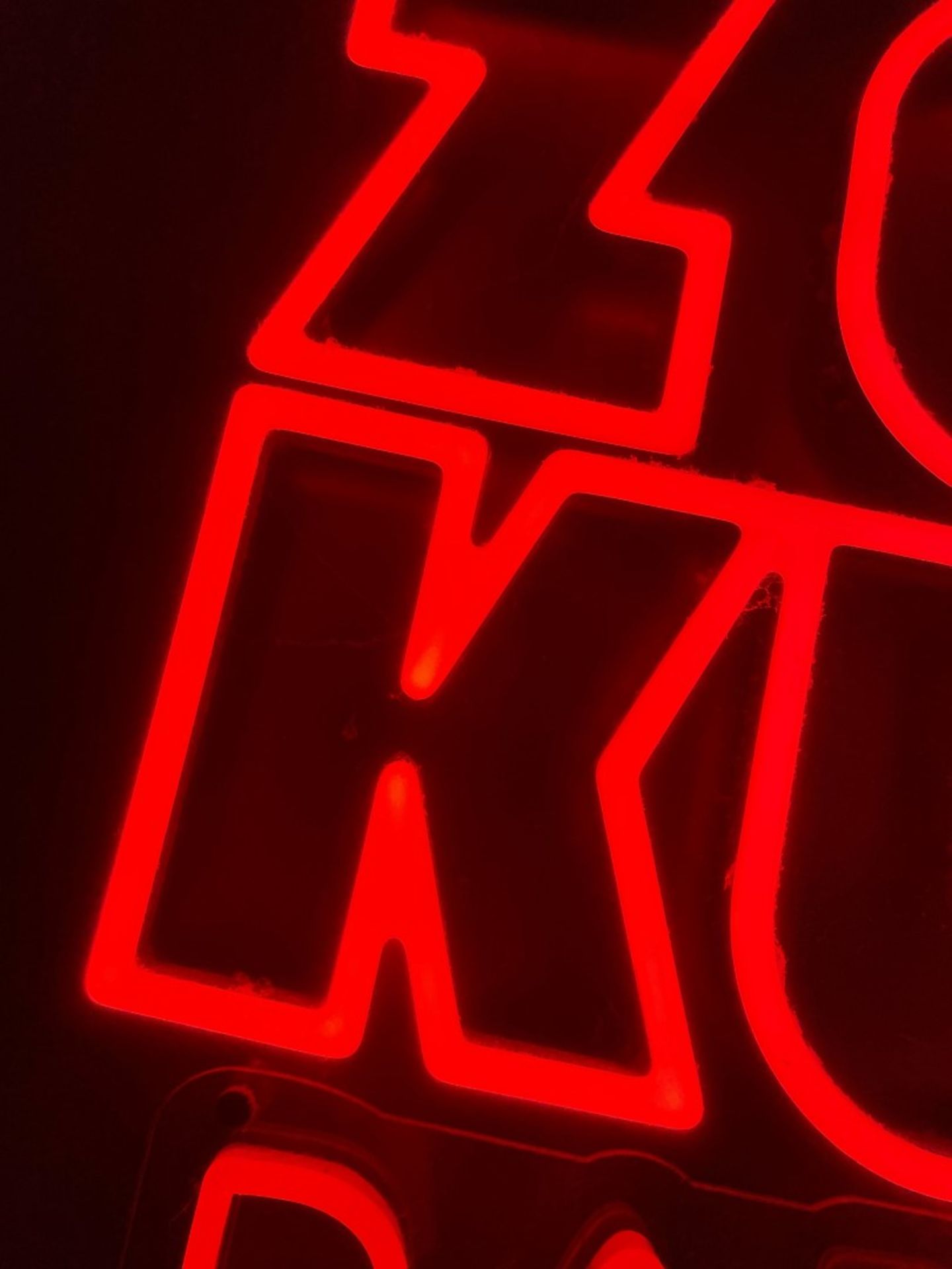 1 x RED NEON Wall Sign ZOKU BAR - ZO KU BAR - Dimensions: 65 x 40 cms - Image 4 of 5
