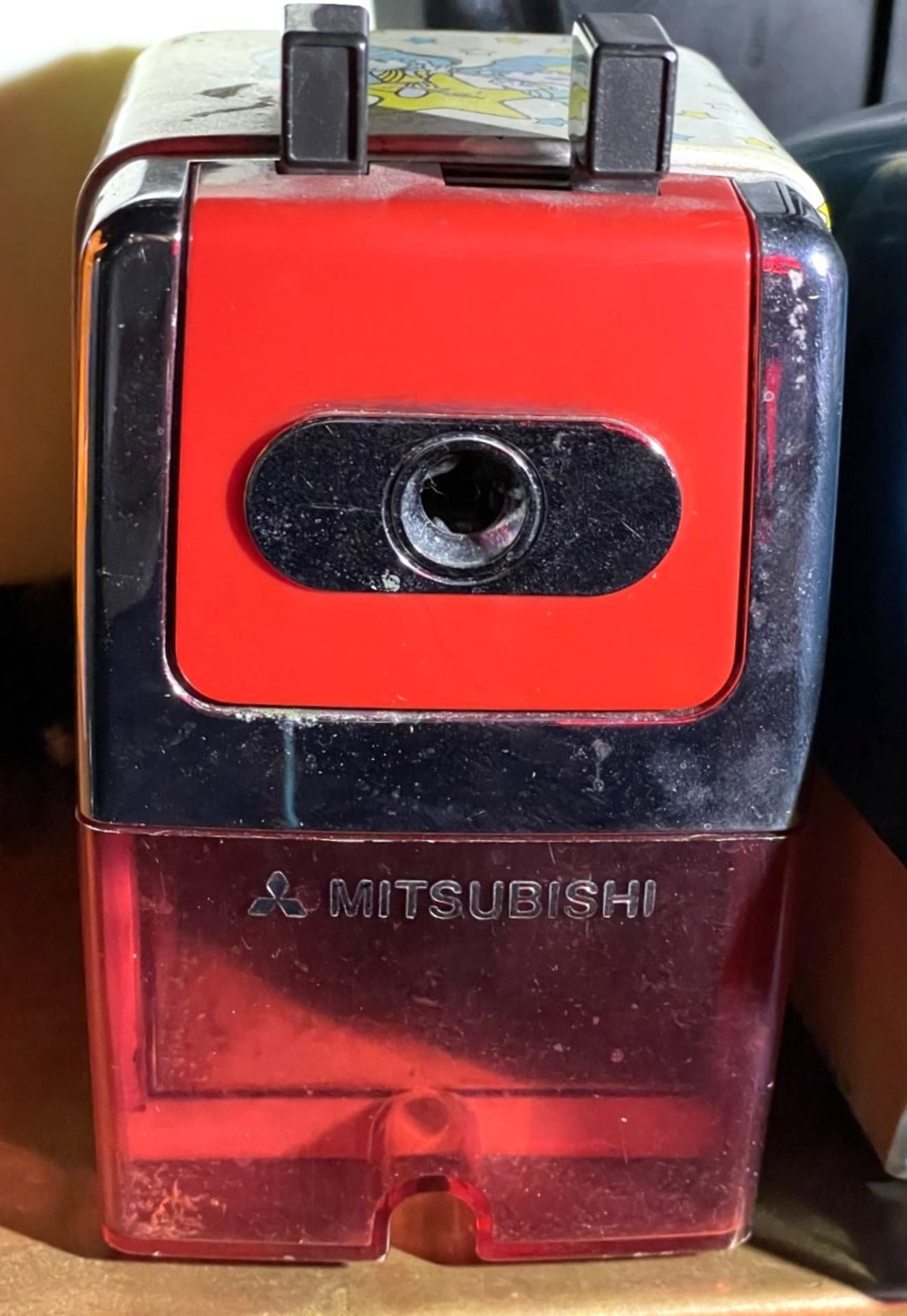 3 x Vintage Japanese Manual and Electric Pencil Sharpeners by Mitsubishi and Hitachi - Image 2 of 16