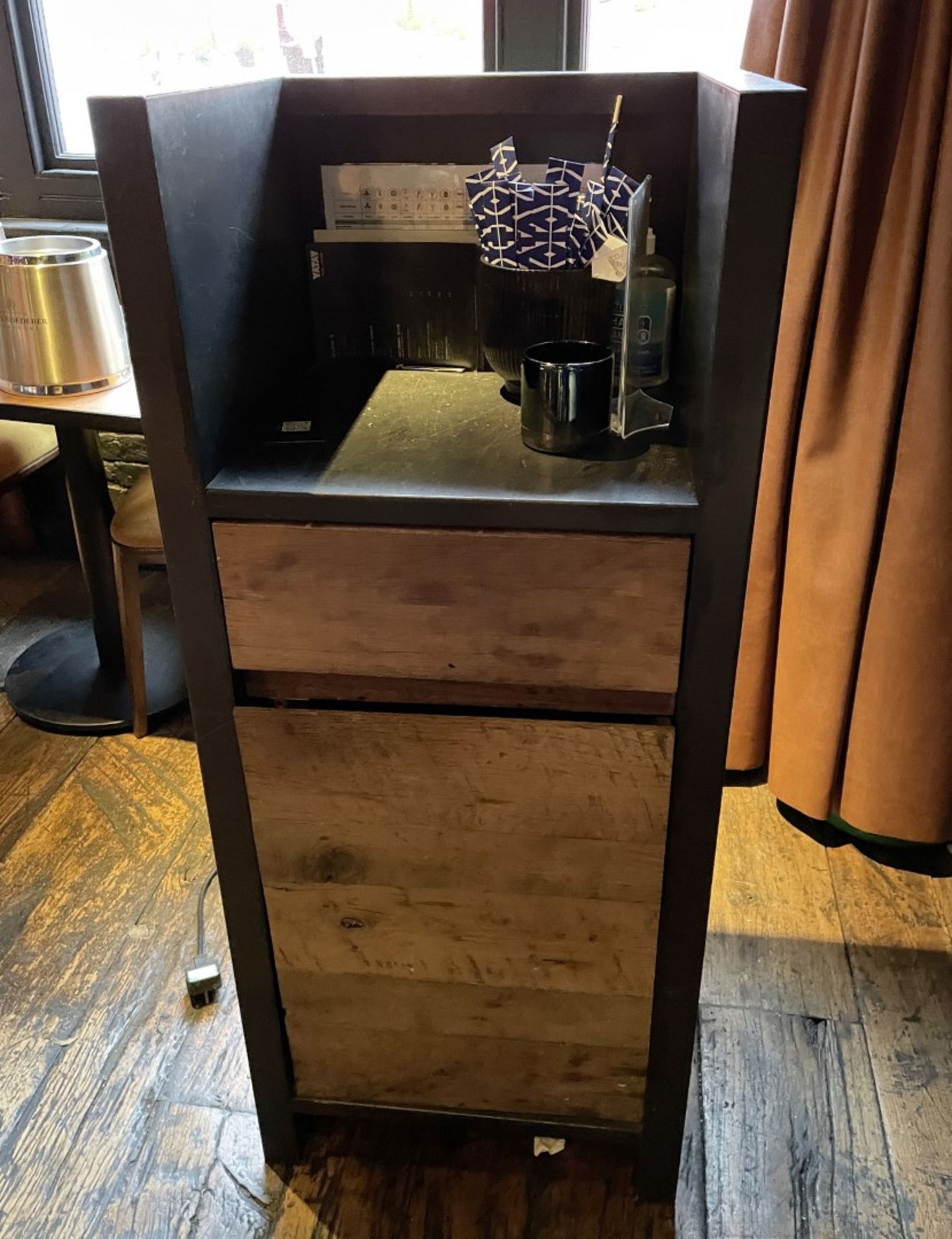1 x Restaurant Meet and Greet Station Featuring a Black Metal Construction Rustic With Wood Panels - Image 2 of 10