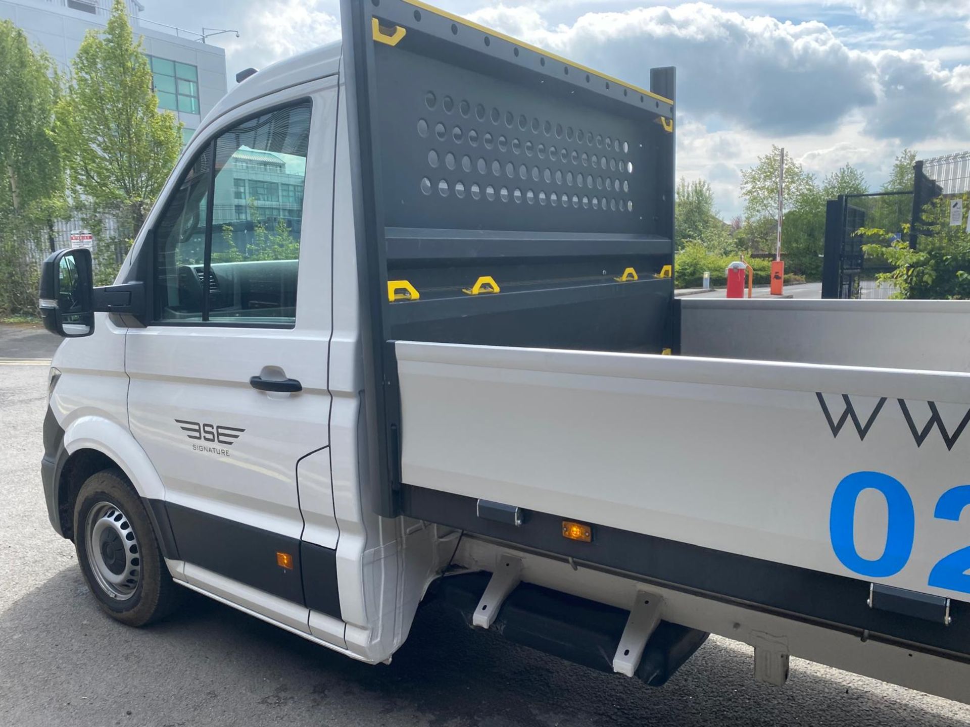 2021 Volkswagen 3.5T Dropside Truck - DX71 XWZ - 5 Month MOT - 8,889 Miles - EURO 6 - ULEZ COMPLIANT - Image 10 of 15