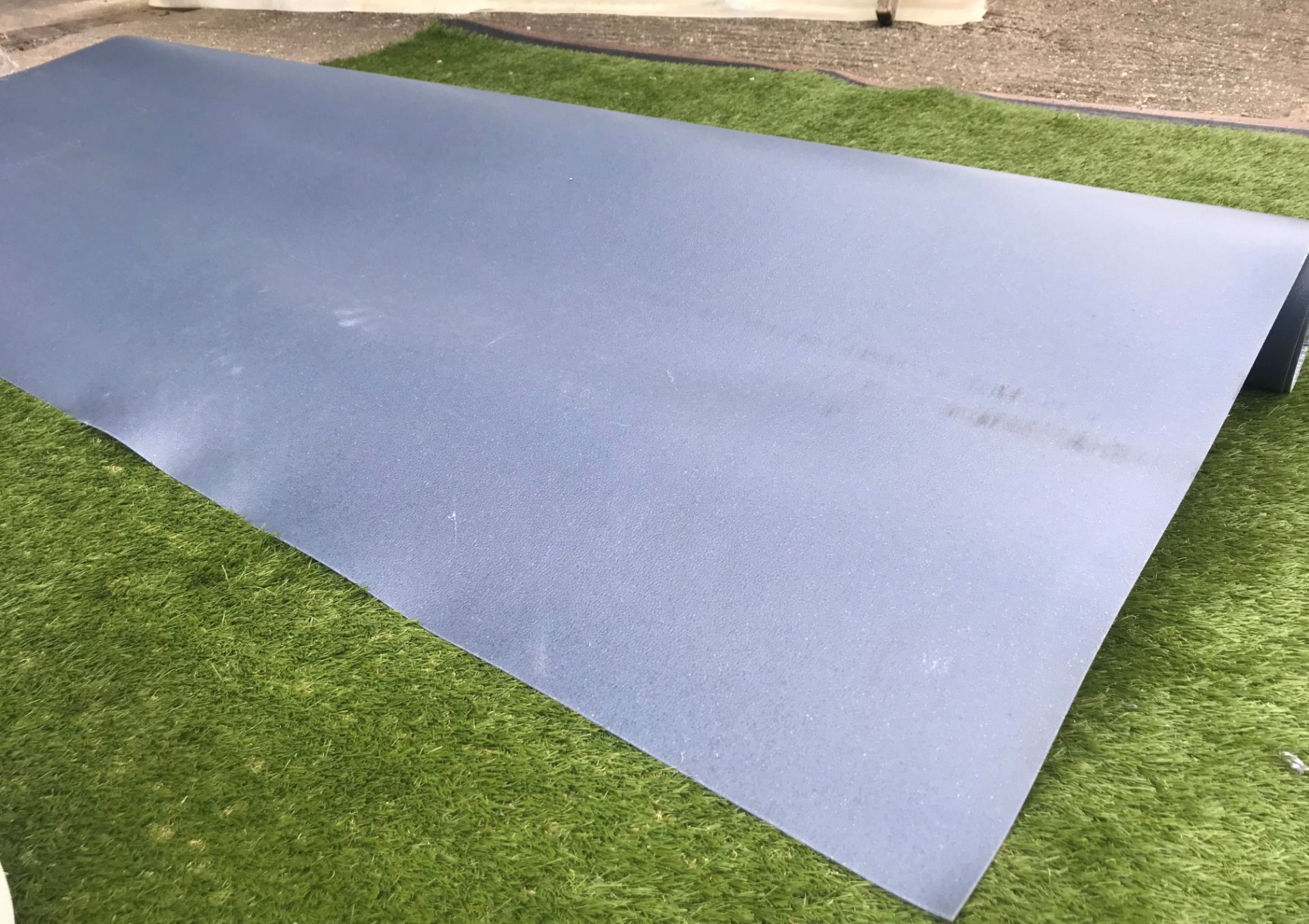 1 x ALTRO Suprema Slip Resistant Vinyl Flooring - Colour: Bluebird - 20X2 Meter Roll - Ref: NWF012 - - Image 2 of 3