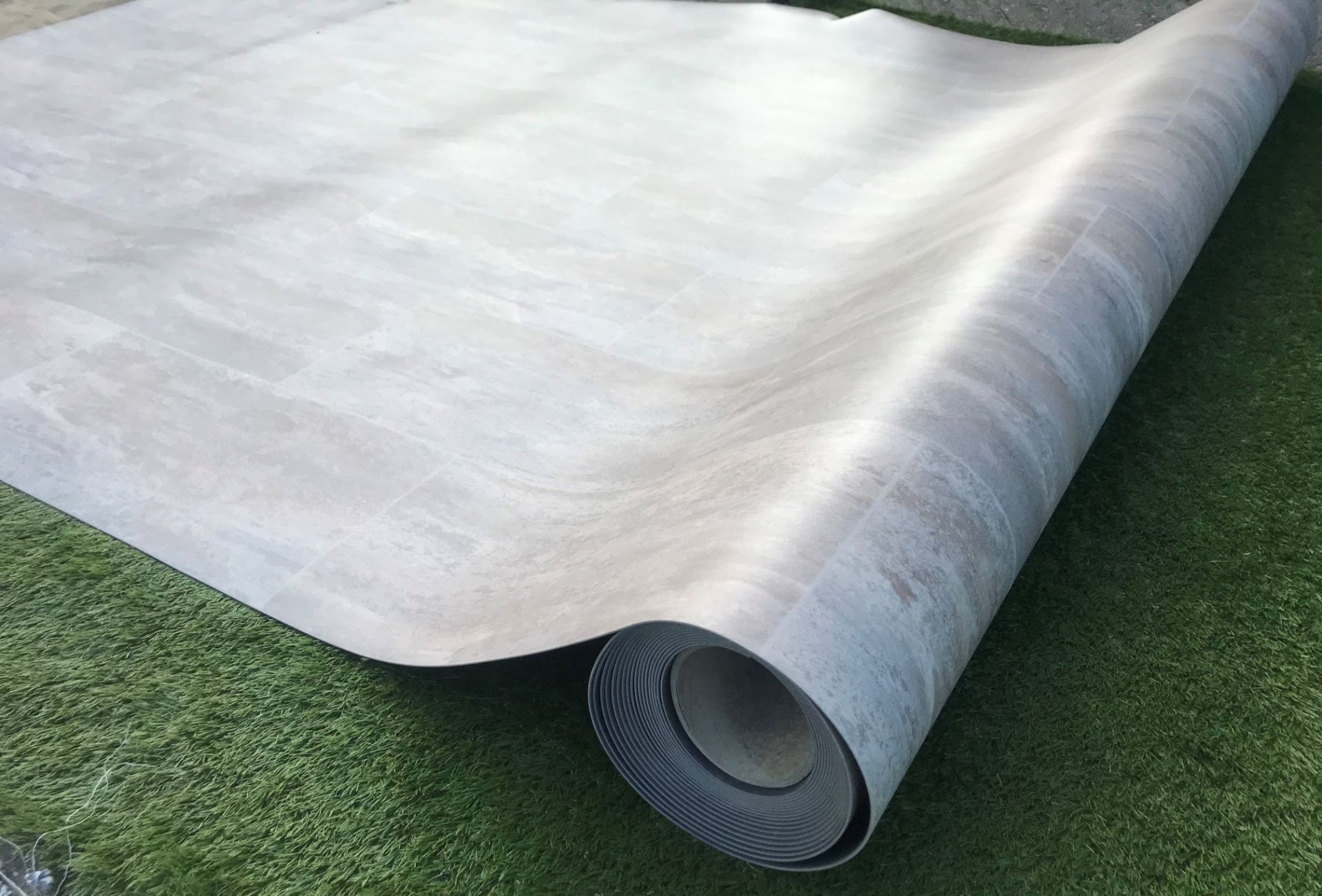 1 x GERFLOR Tarkett Commercial Safety Flooring In Melbourne Tile Design - 20X2 Meter Roll - Ref: - Image 2 of 4
