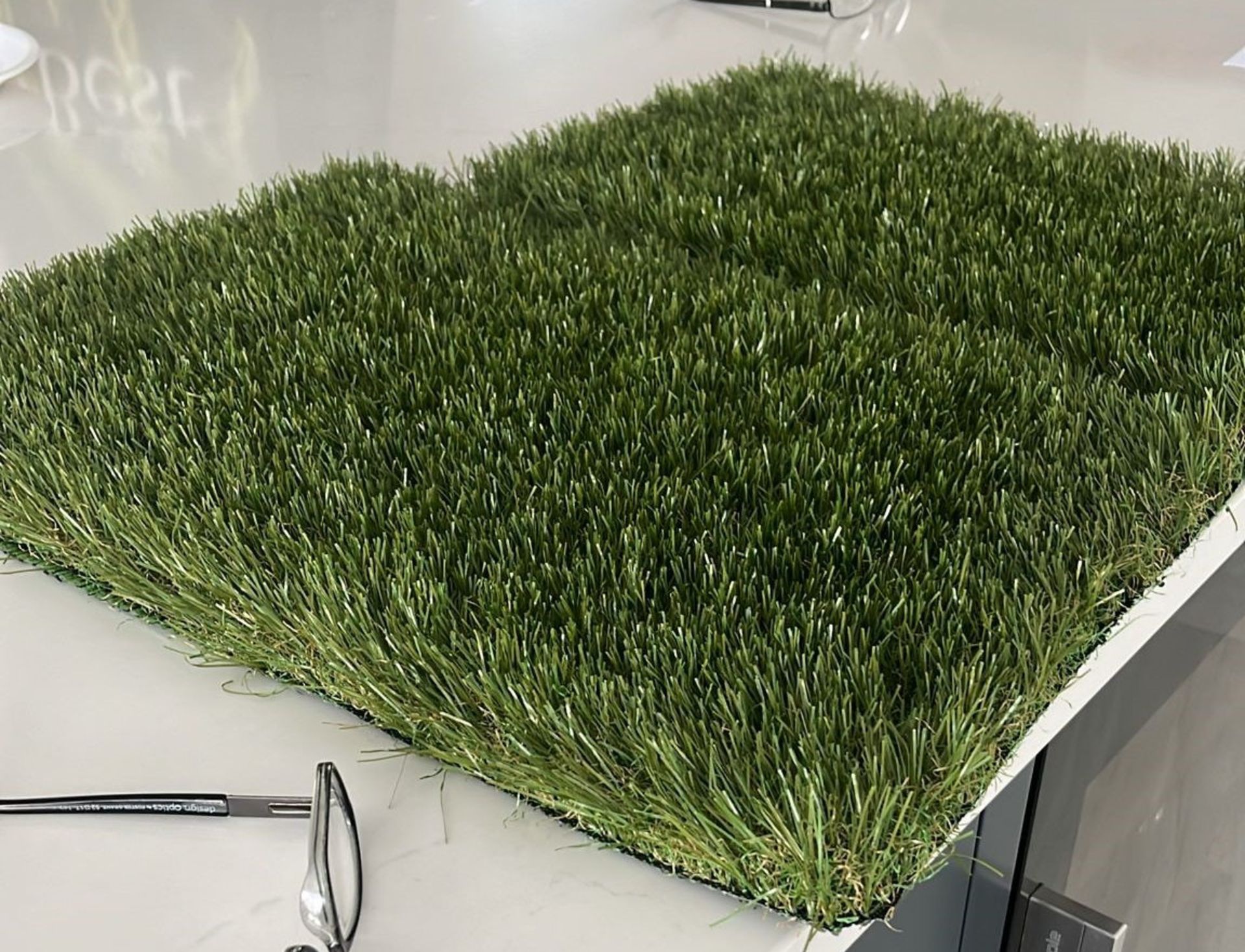 1 x Heavyweight Artificial Garden Grass - 40Mm Thick - 17.5X5M Roll - Rrp £32.99 Per Square - Image 5 of 5