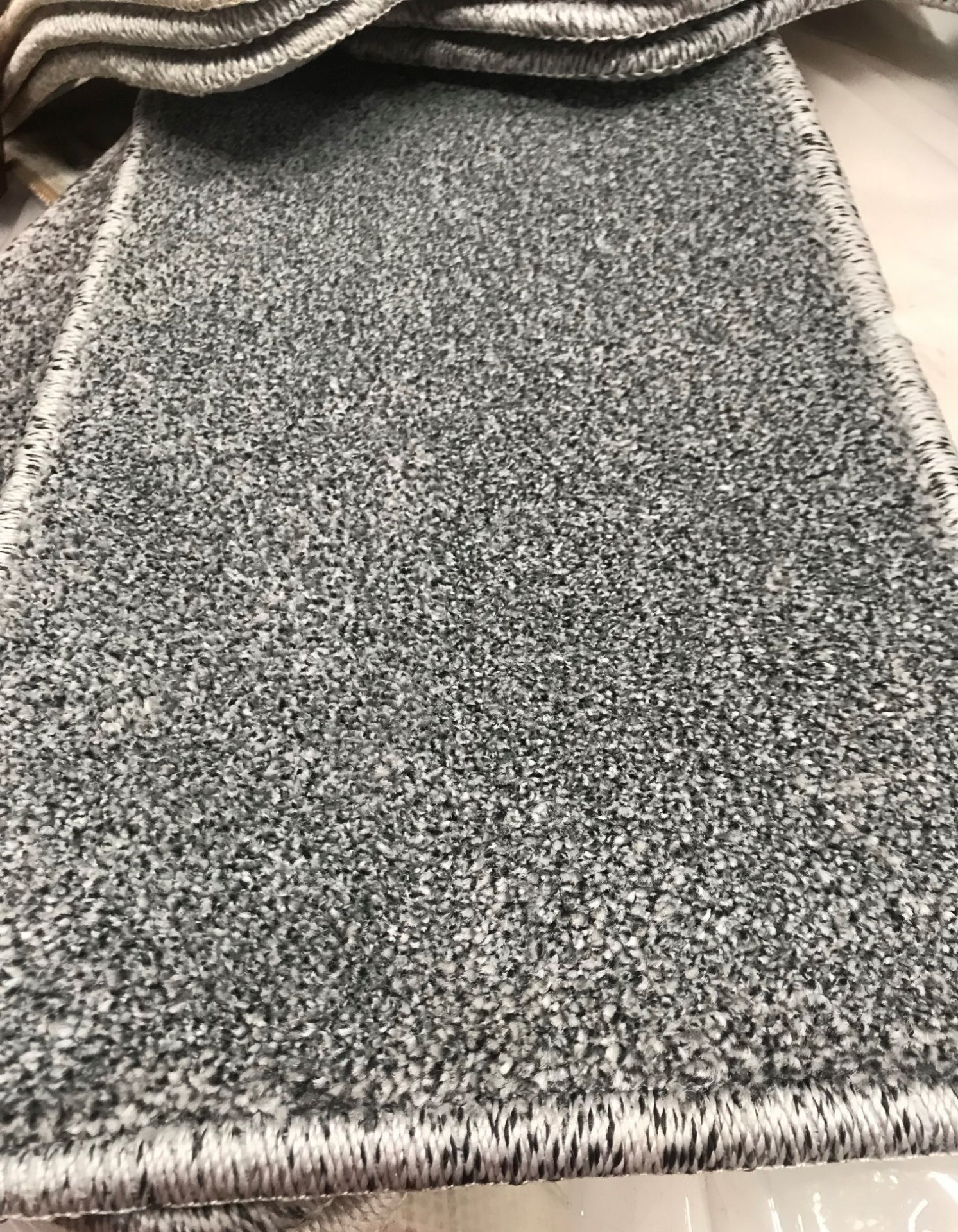 1 x Luxury Quality 50Oz Twist Pile Carpet - Colour Sky Grey - 30X4 Meter Roll - Rrp £36.99 Per - Image 3 of 4