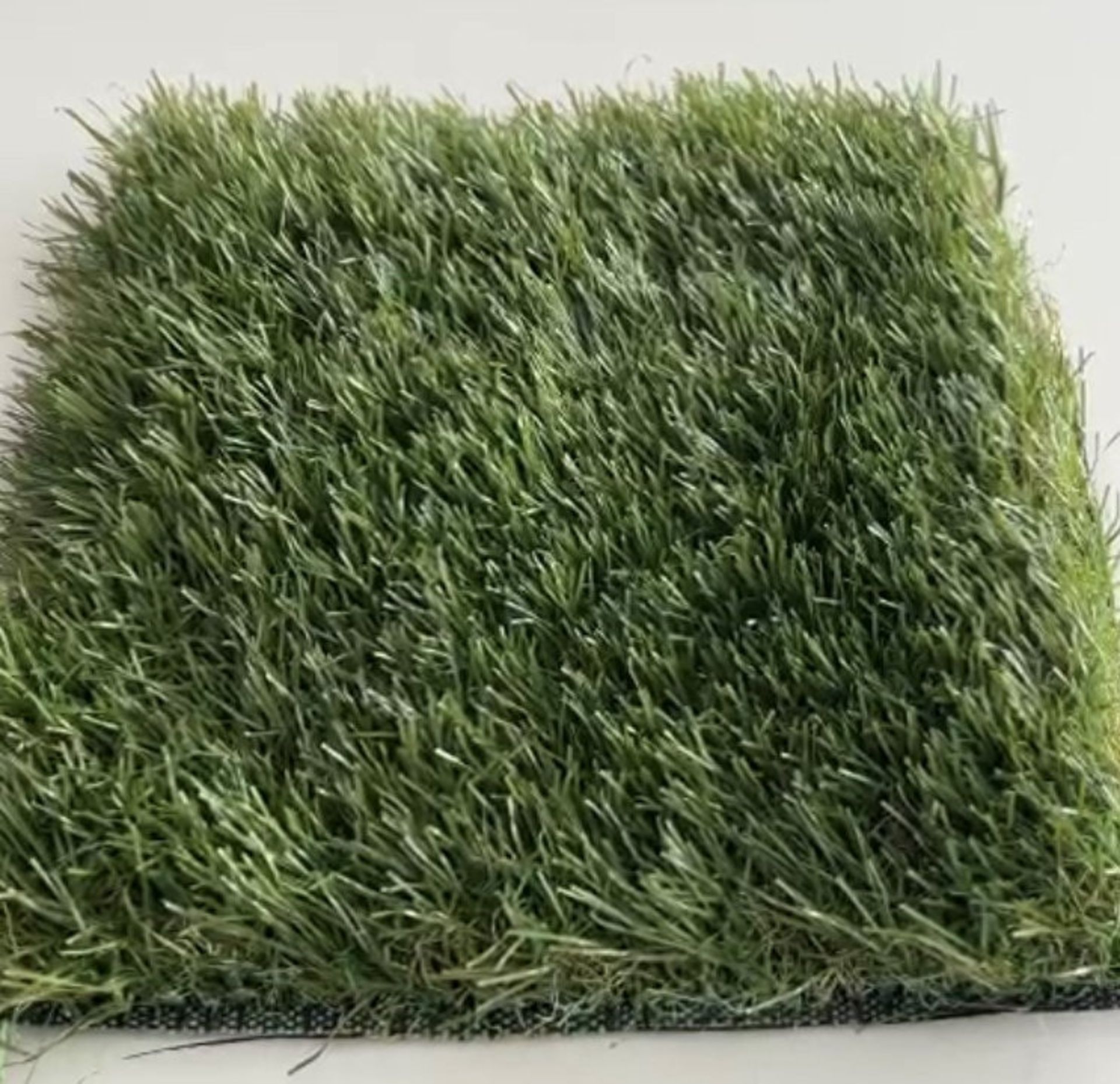 1 x Heavyweight Artificial Garden Grass - 40Mm Thick - 17.5X5M Roll - Rrp £32.99 Per Square - Image 4 of 5