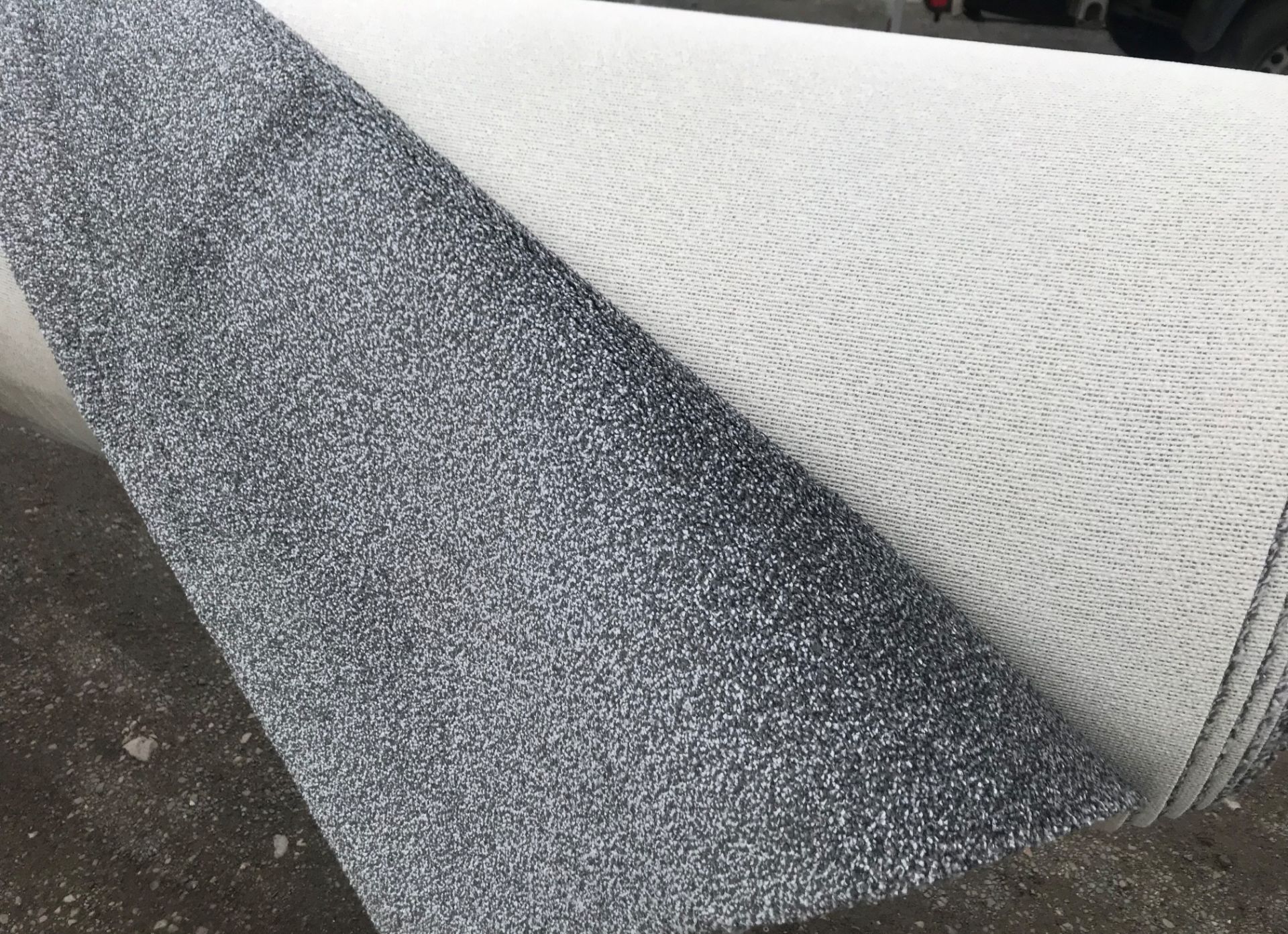 1 x Luxury 50Oz Twist Pile Carpet - Colour Platinum Grey - 18X4 Meter Roll - Rrp £36.99/Sqm - Ref: - Image 2 of 5