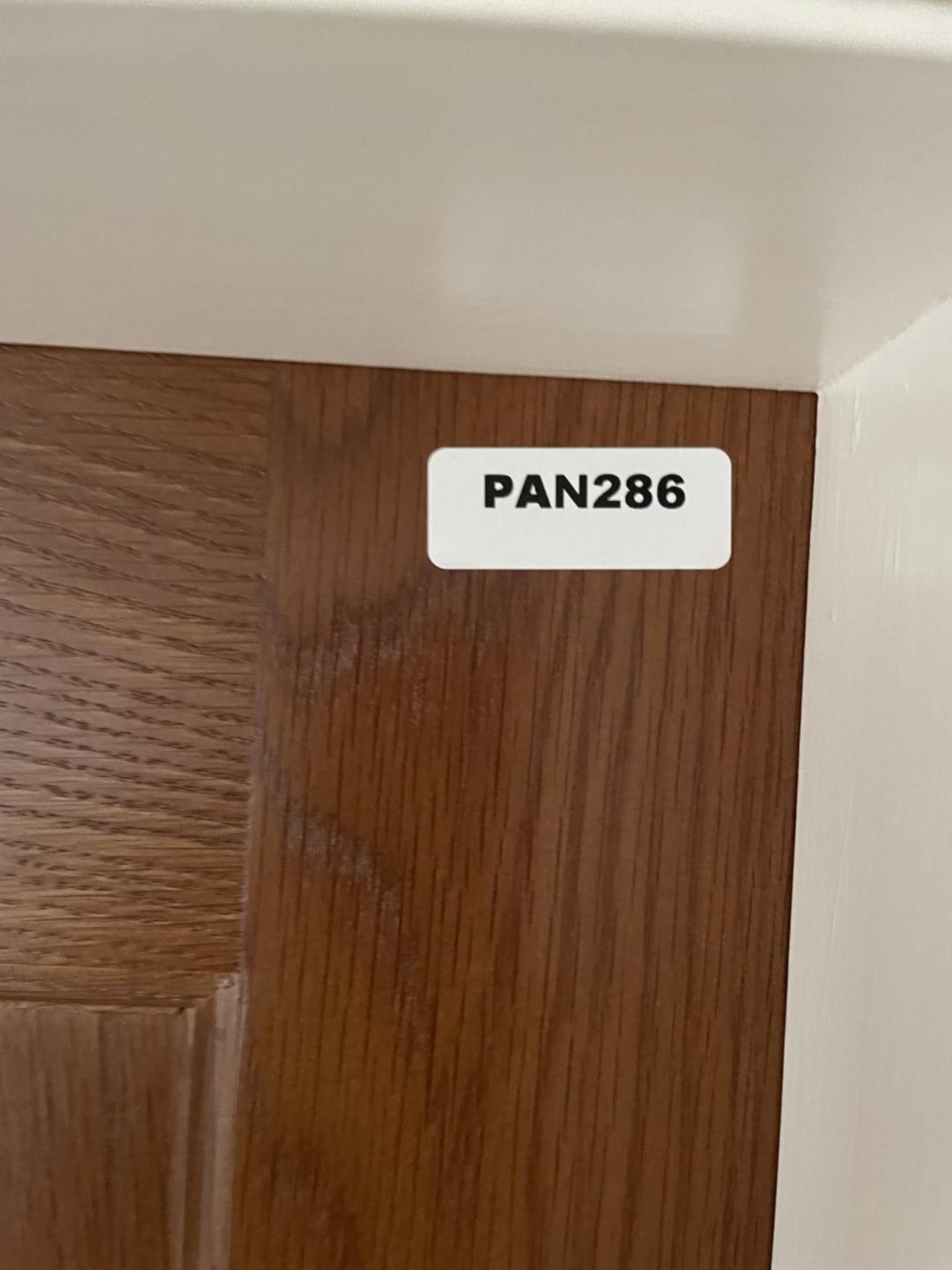 1 x Solid Oak Wooden Lockable Internal Door - Includes Handles and Hinges - Ref: PAN286 / - Image 14 of 17