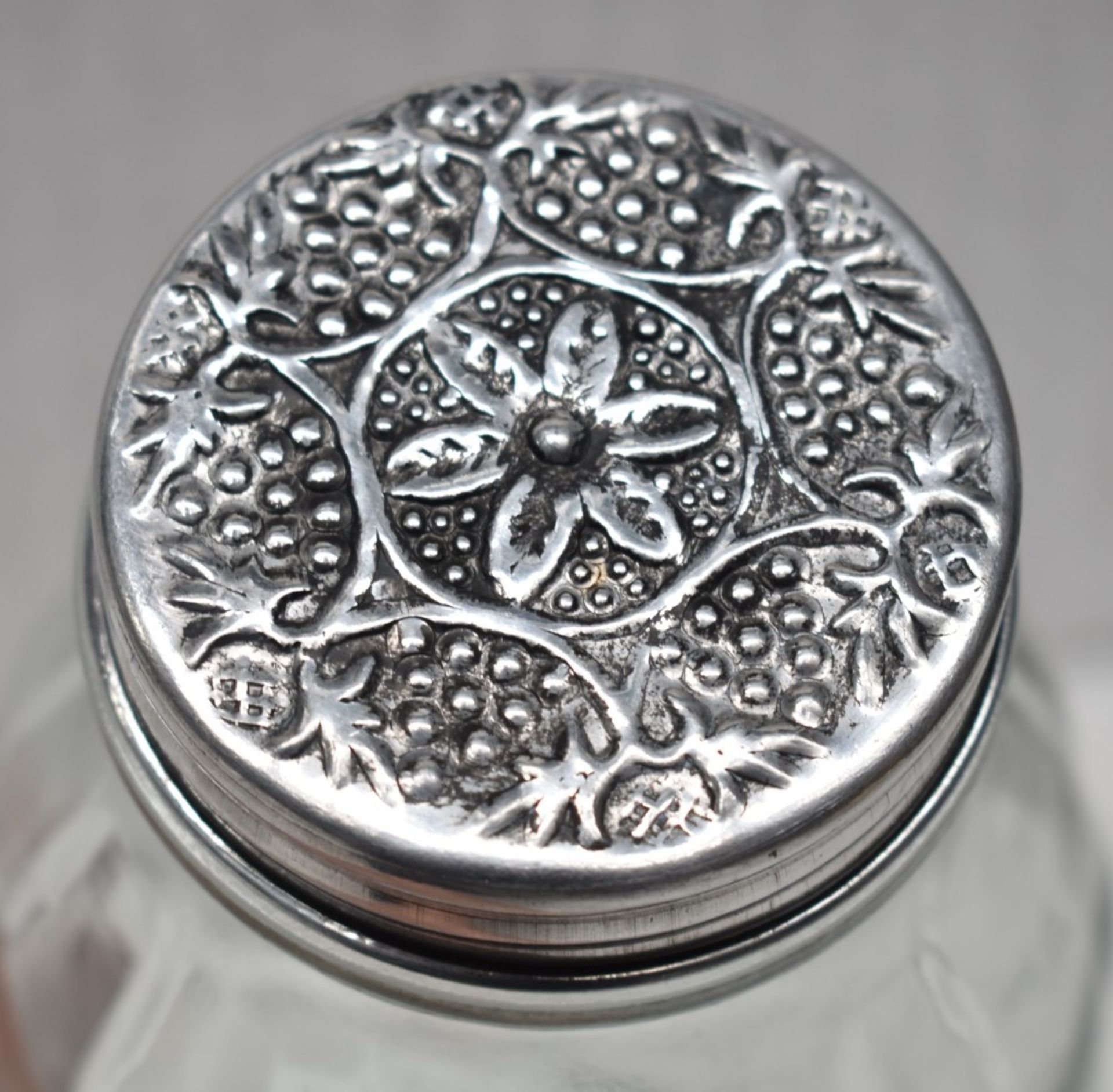 1 x Decorative Hand-crafted Indian Jar With Metal Lid - Ref: CNT765/WH2/C24 - CL011 - Image 2 of 2