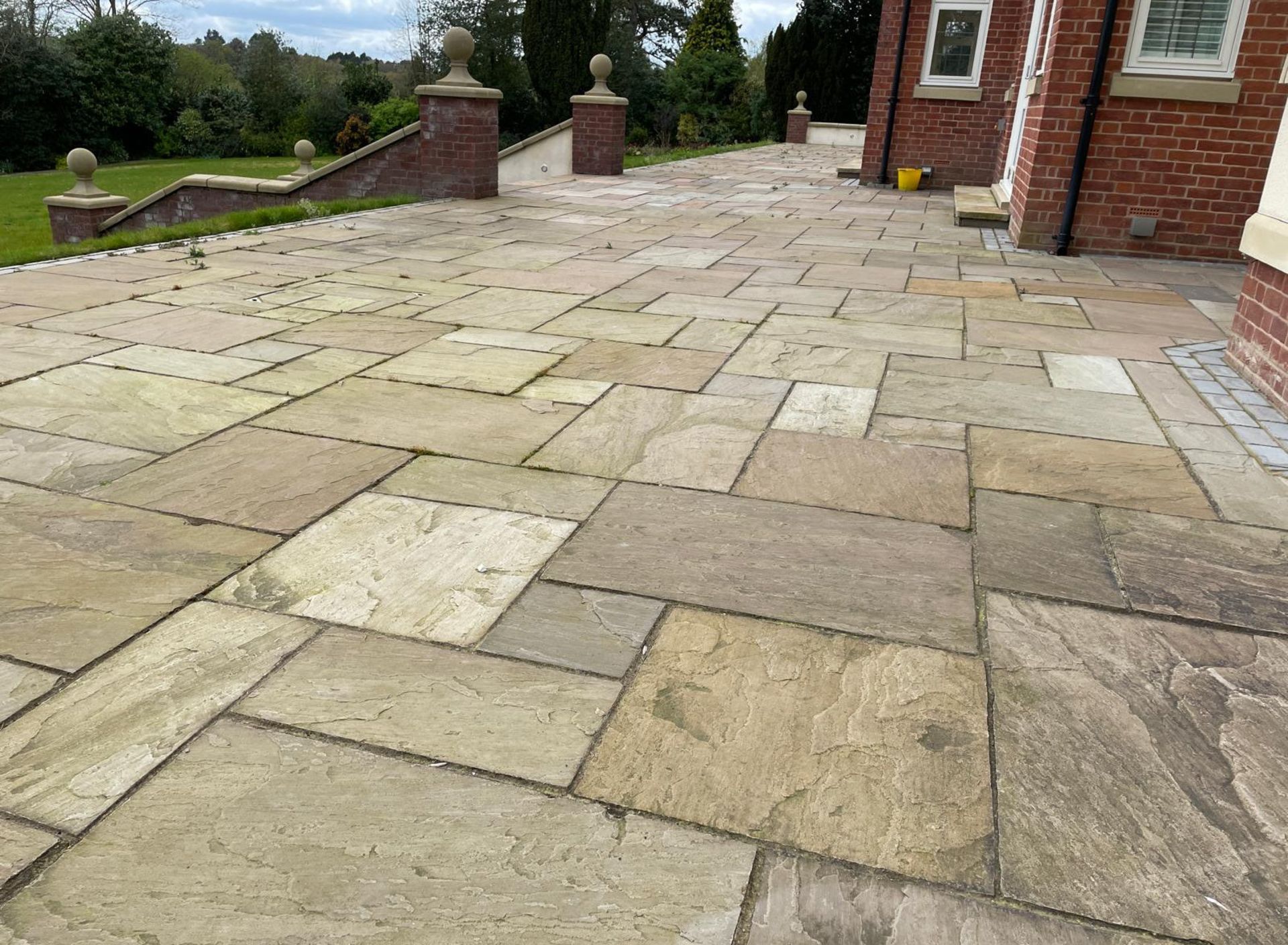 Large Quantity of Yorkstone Paving - Over 340sqm - CL896 - NO VAT ON THE HAMMER - Location: Wilmslow - Image 46 of 57