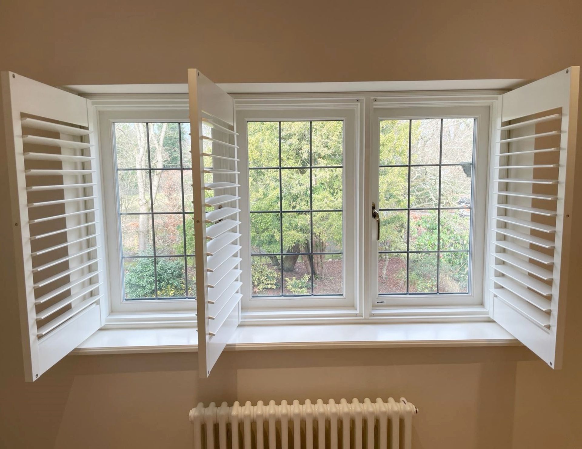 1 x Hardwood Timber Double Glazed Leaded 3-Pane Window Frame fitted with Shutter Blinds - Image 3 of 17