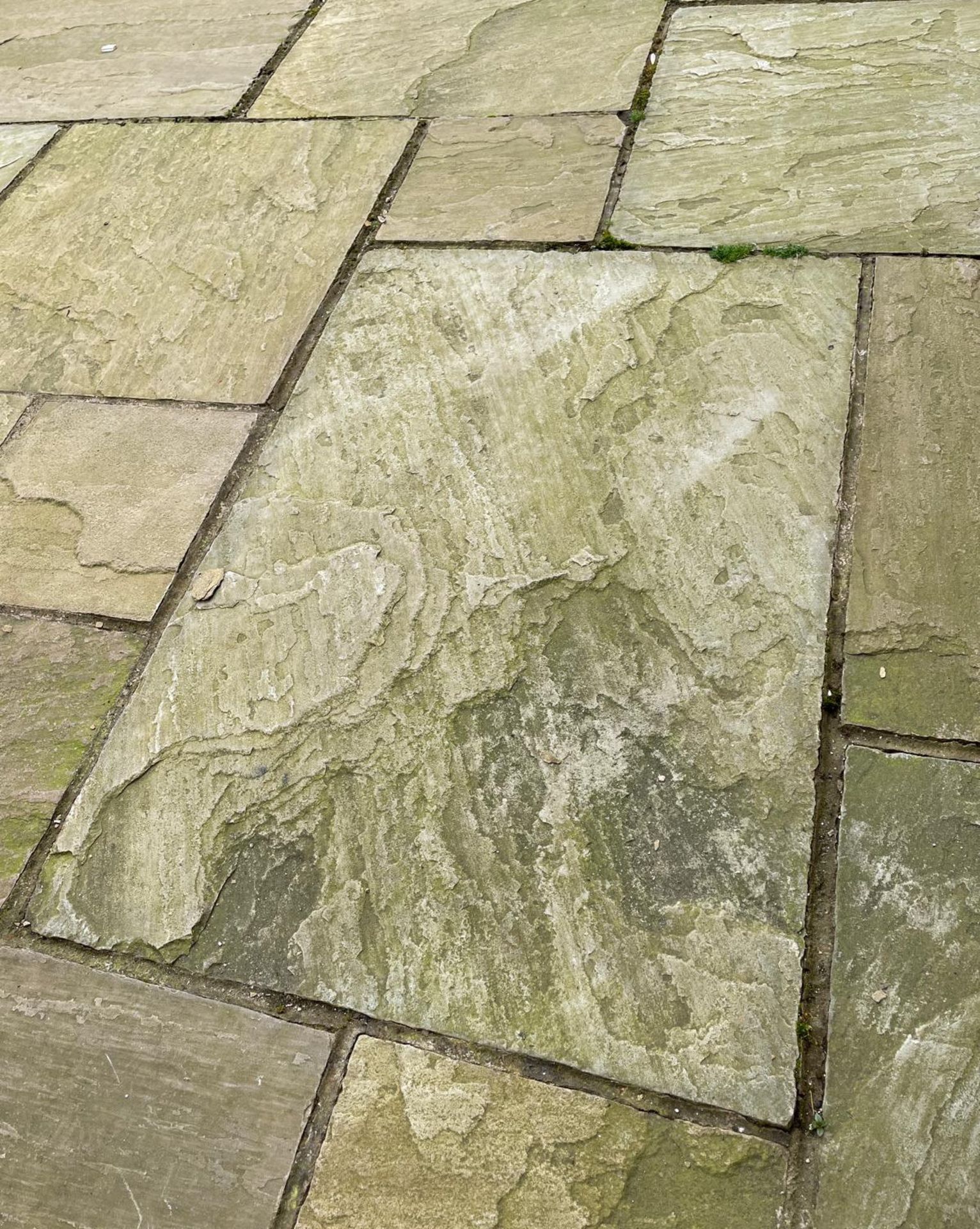 Large Quantity of Yorkstone Paving - Over 340sqm - CL896 - NO VAT ON THE HAMMER - Location: Wilmslow - Image 25 of 57