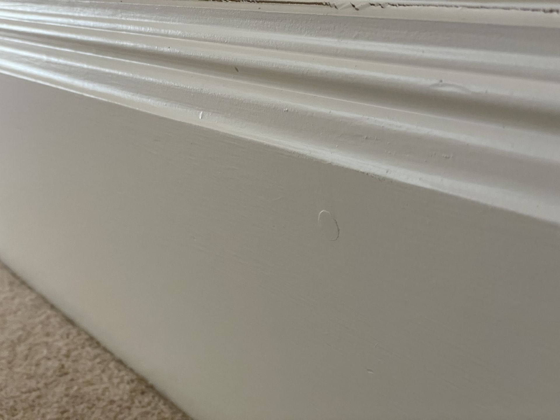 Approximately 20-Metres of Painted Timber Wooden Skirting Boards, In White - Ref: PAN219 - CL896 - - Bild 2 aus 8