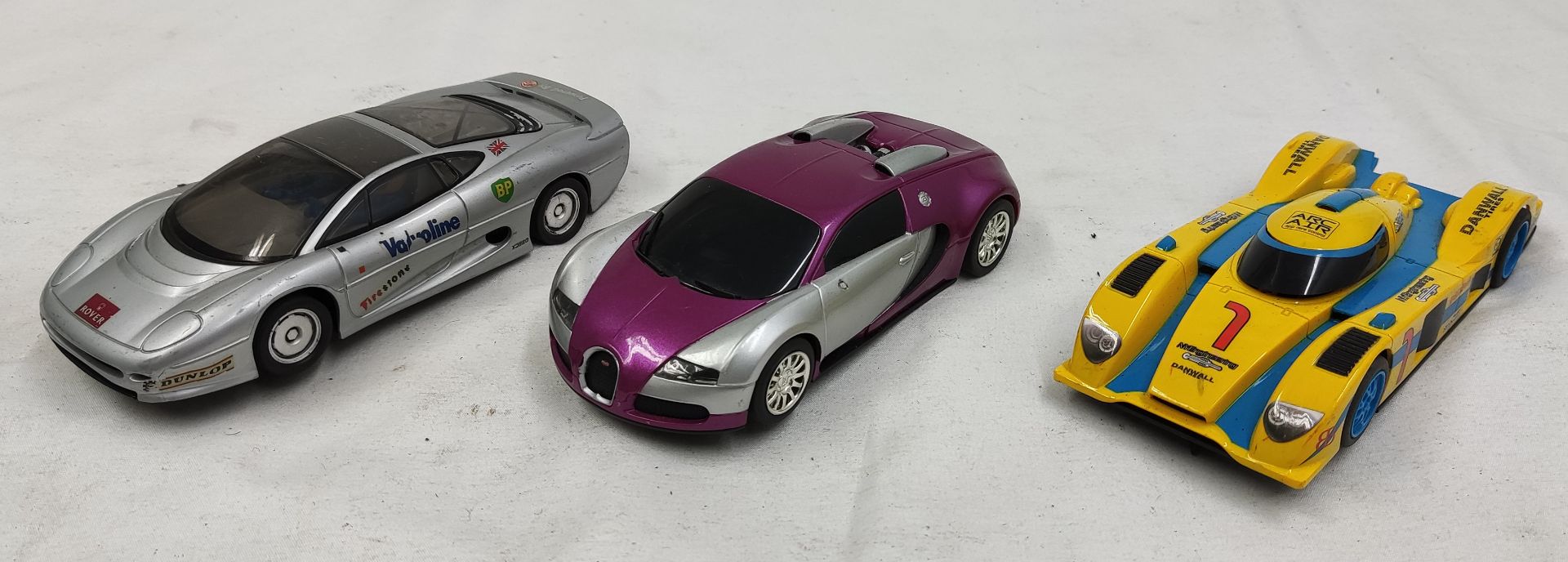 3 x Scalextric Cars - Includes Jaguar XJ220, Bugatti and LM Cars - Tested and Working - Used - CL444 - Image 4 of 14