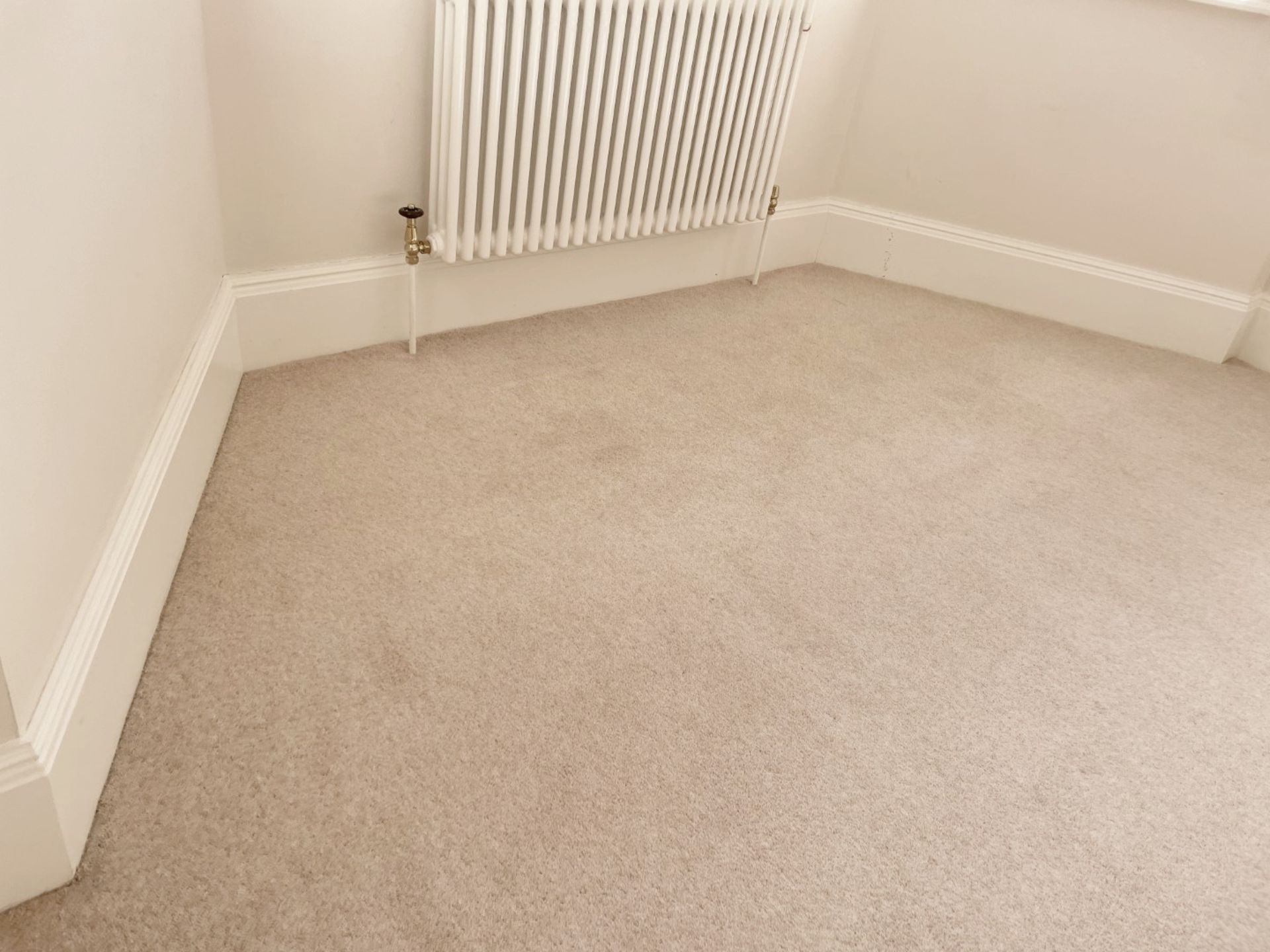 22-Metres of Painted Timber Wooden Skirting Boards, in White - Ref: PAN244 / Bed 2 - CL896 - NO