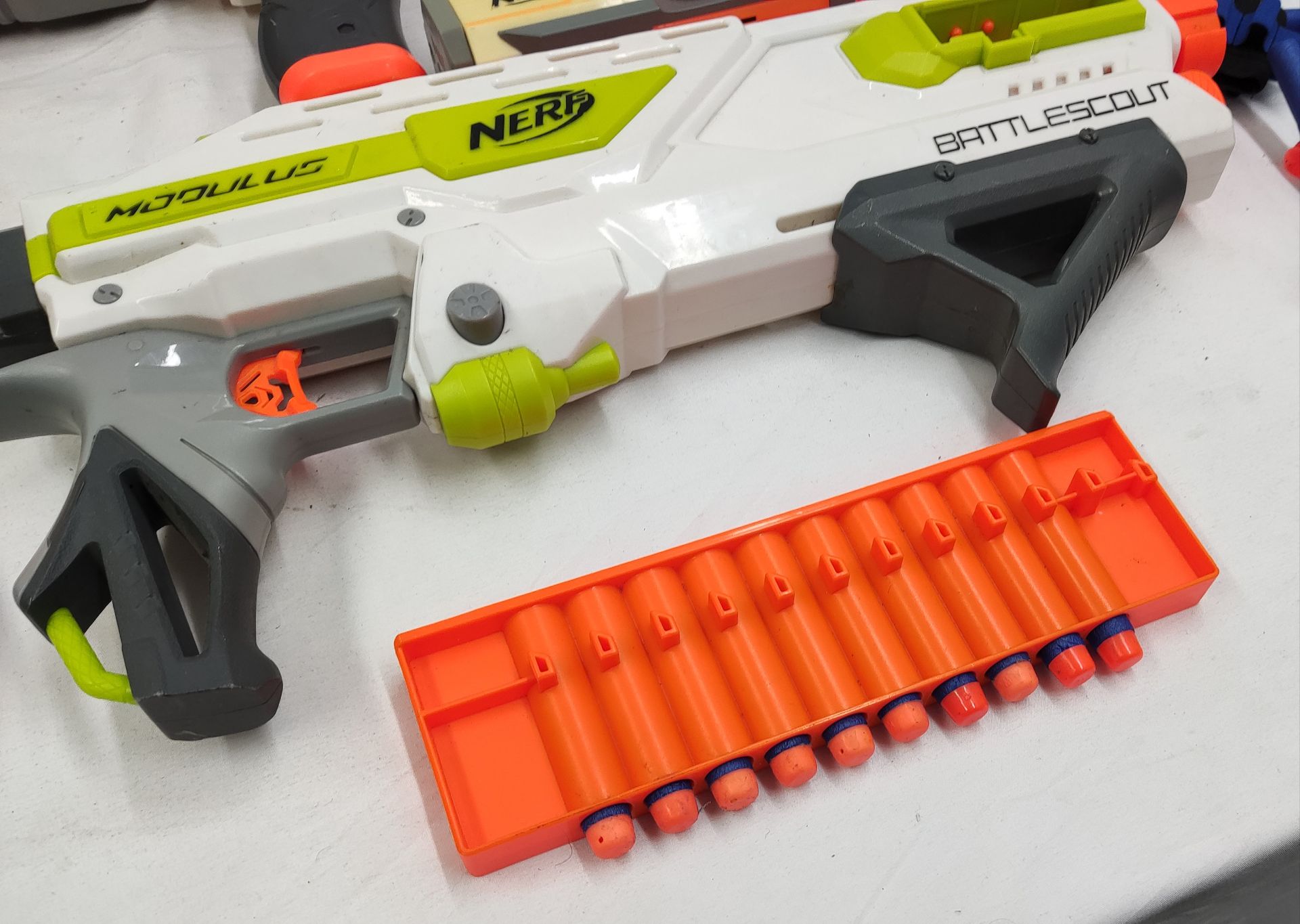 2 x Nerf Modulus Guns Plus Various Attachments And Accessories - Used - CL444 - NO VAT ON THE HAMMER - Image 7 of 10