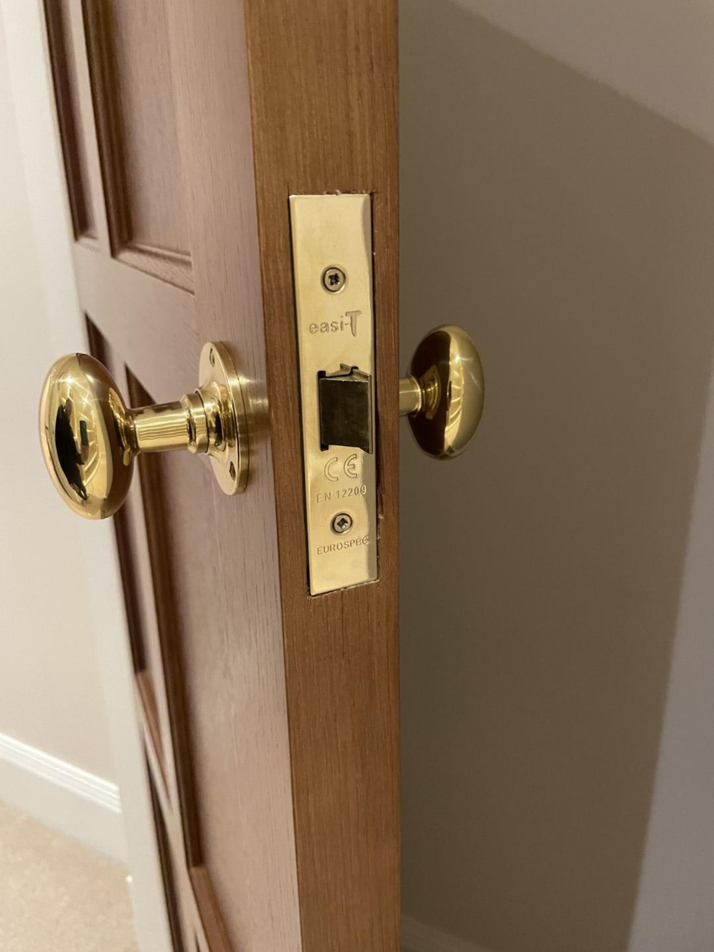 1 x Solid Oak Wooden Lockable Internal Door - Ref: PAN285 / UTIL - CL896 - NO VAT ON THE HAMMER - - Image 6 of 9