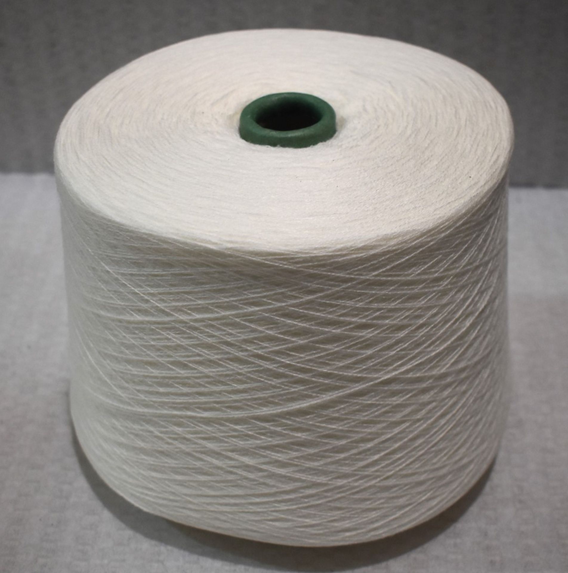 6 x Cones of 28/2 H.B 100% Acrylic Knitting Yarn - Colour: Ivory - Approx Weight: 1,300g - New Stock - Image 9 of 10