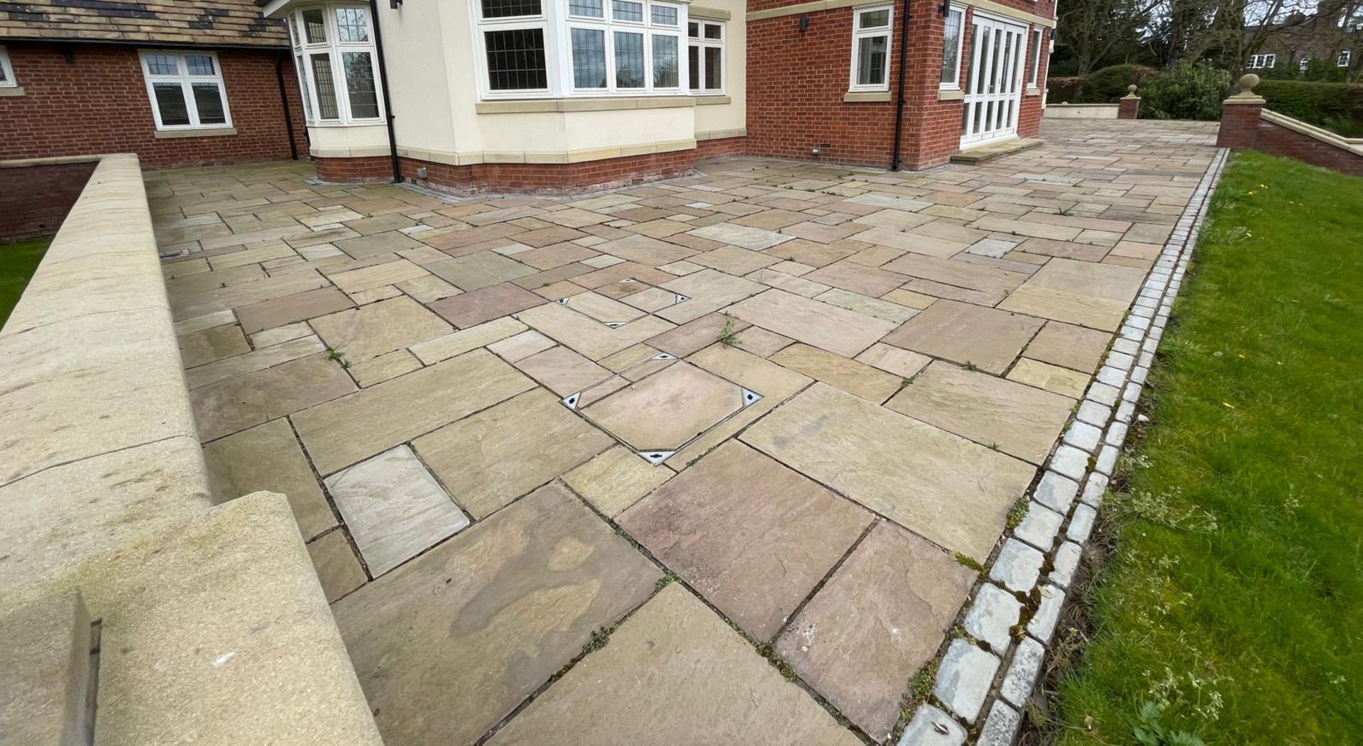 Large Quantity of Yorkstone Paving - Over 340sqm - CL896 - NO VAT ON THE HAMMER - Location: Wilmslow - Image 35 of 57