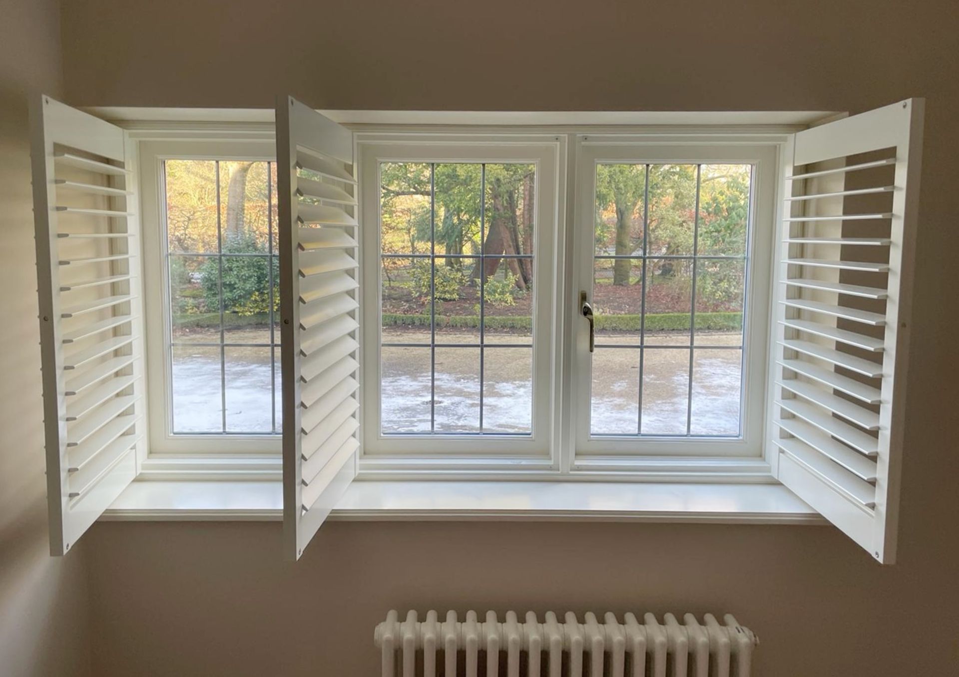 1 x Hardwood Timber Double Glazed Leaded 3-Pane Window Frame fitted with Shutter Blinds - Image 10 of 15