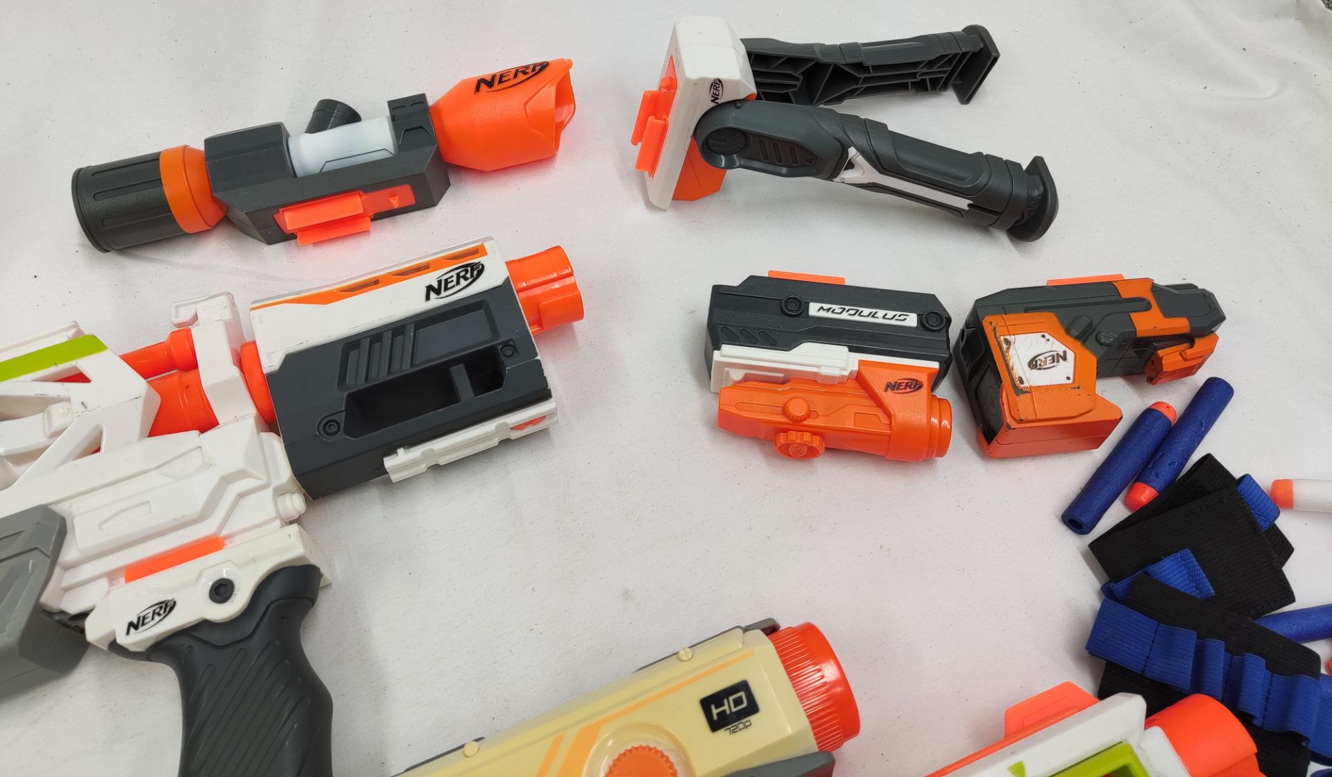 2 x Nerf Modulus Guns Plus Various Attachments And Accessories - Used - CL444 - NO VAT ON THE HAMMER - Image 5 of 10