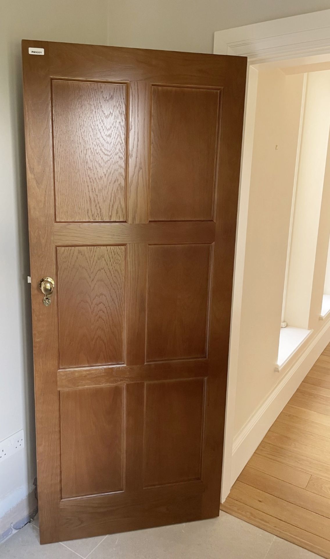 1 x Solid Oak Wooden Lockable Internal Door - Ref: PAN201 / INHLWY - CL896 - NO VAT - Image 9 of 10