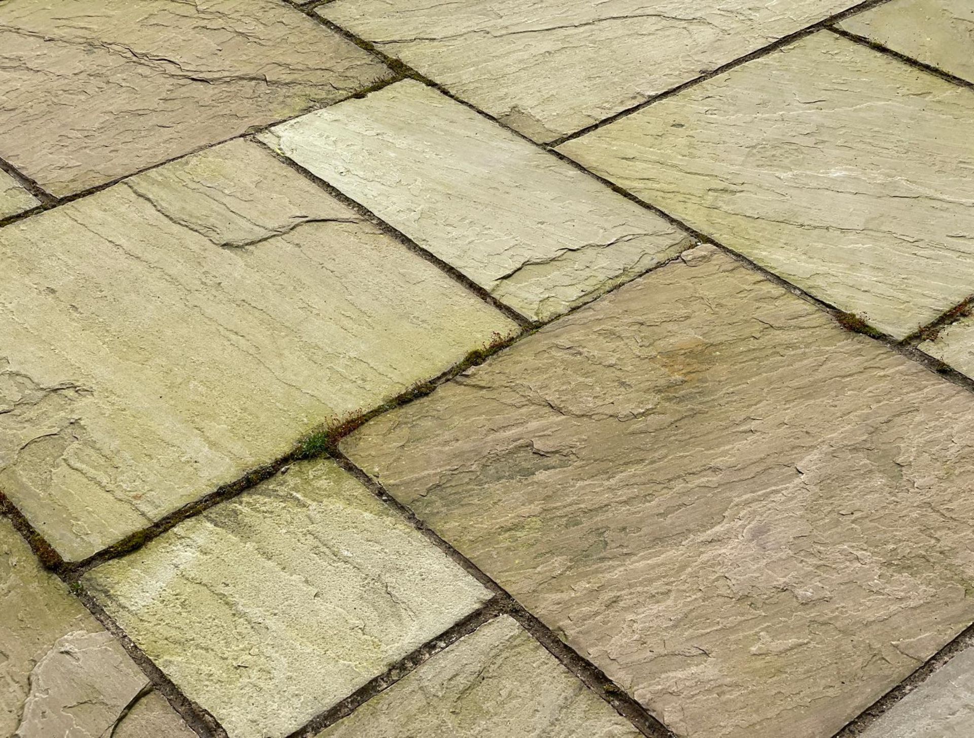Large Quantity of Yorkstone Paving - Over 340sqm - CL896 - NO VAT ON THE HAMMER - Location: Wilmslow - Image 17 of 57