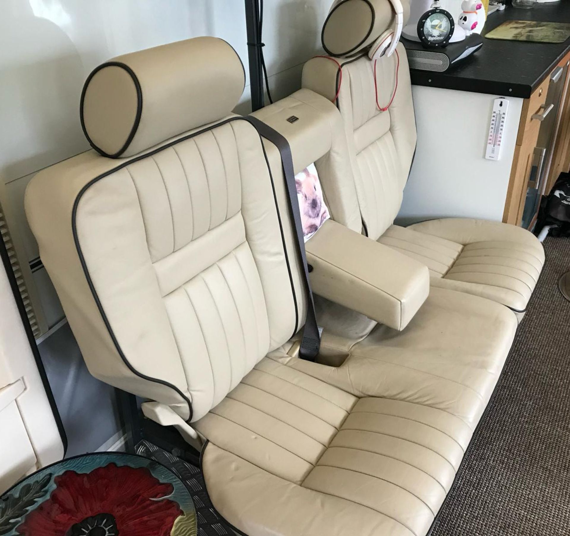 Bespoke Range Rover P38 1999 Seating - For Man Cave/Den - CL027 - NO VAT ON THE HAMMER - Location: - Image 2 of 8