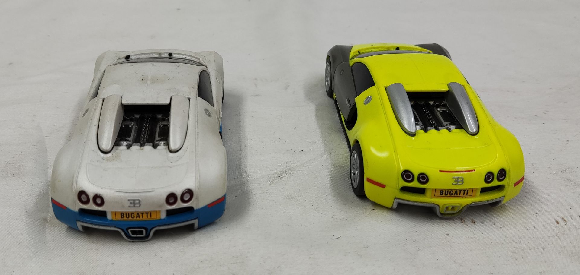 2 x Scalextric Bugatti Cars - Tested and Working - Used - CL444 - NO VAT ON THE HAMMER - Location: - Image 4 of 9