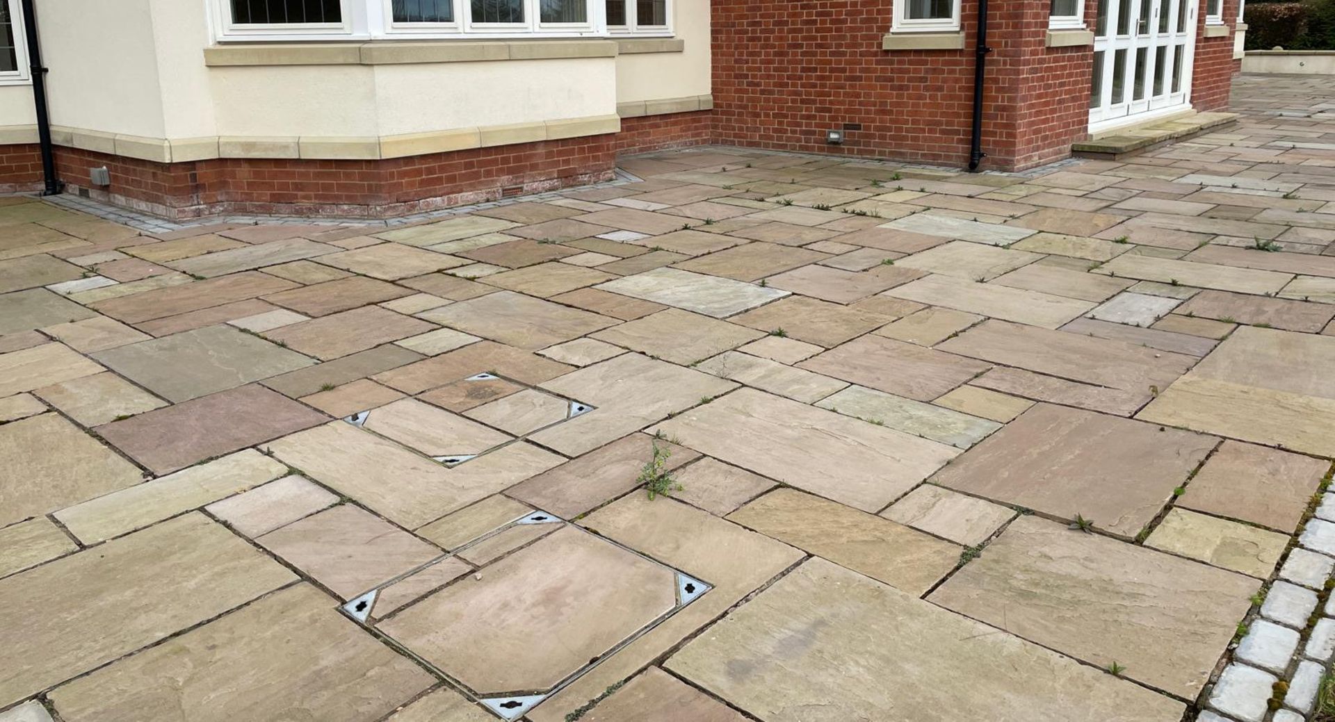 Large Quantity of Yorkstone Paving - Over 340sqm - CL896 - NO VAT ON THE HAMMER - Location: Wilmslow - Image 36 of 57