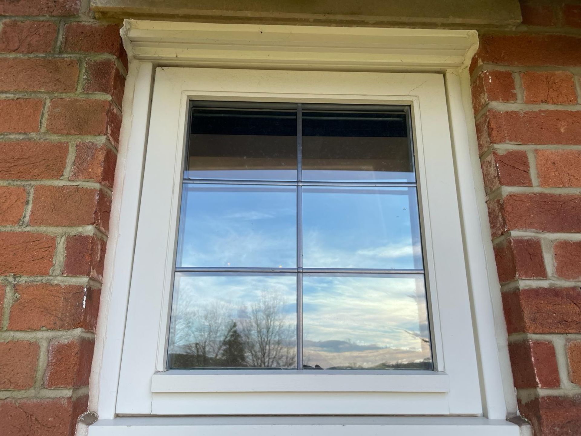 1 x Small Hardwood Timber Double Glazed Leaded Window Frame, In White - Ref: PAN205 - CL896 - NO VAT - Image 4 of 7