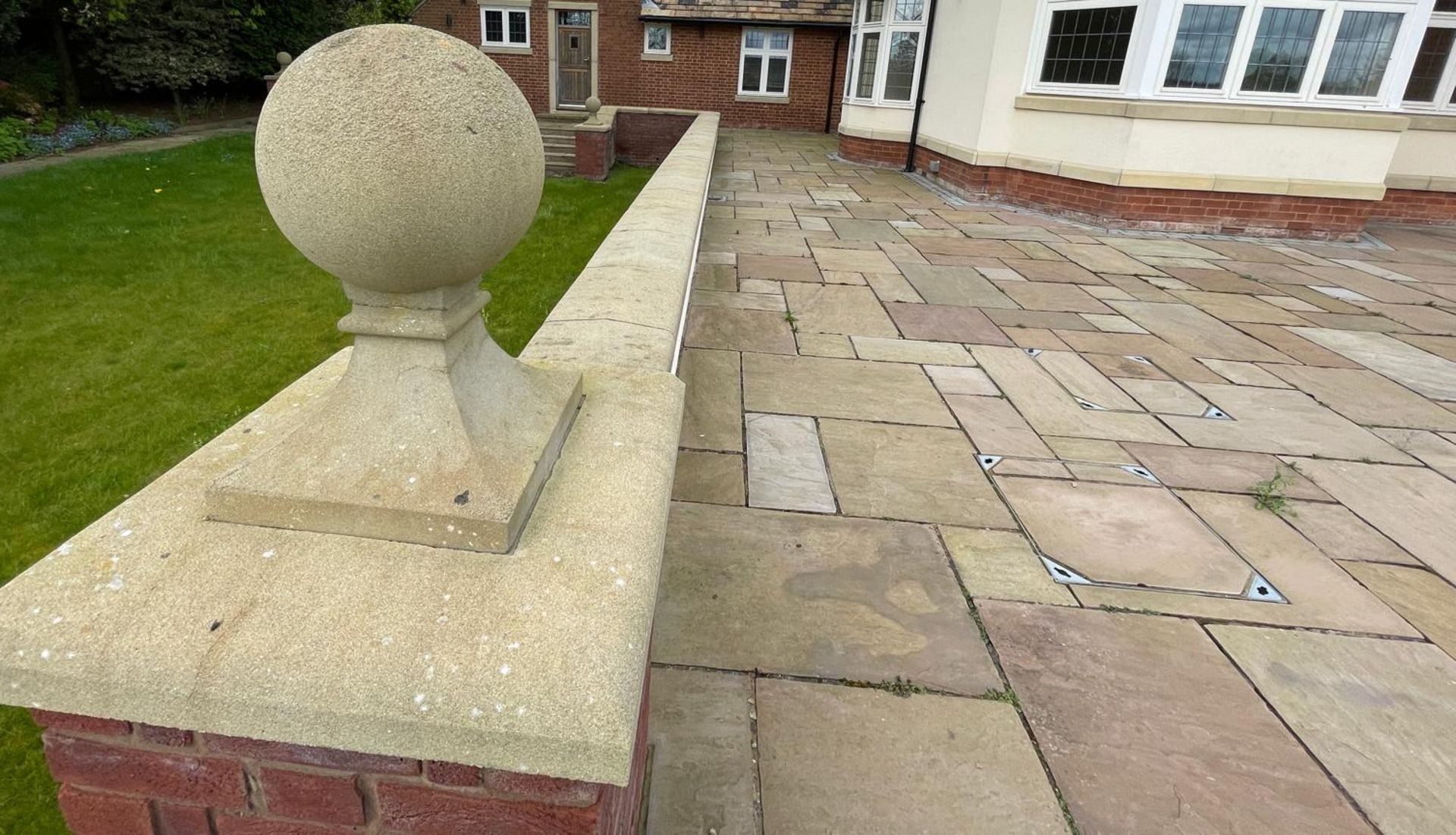 Large Quantity of Yorkstone Paving - Over 340sqm - CL896 - NO VAT ON THE HAMMER - Location: Wilmslow - Image 32 of 57