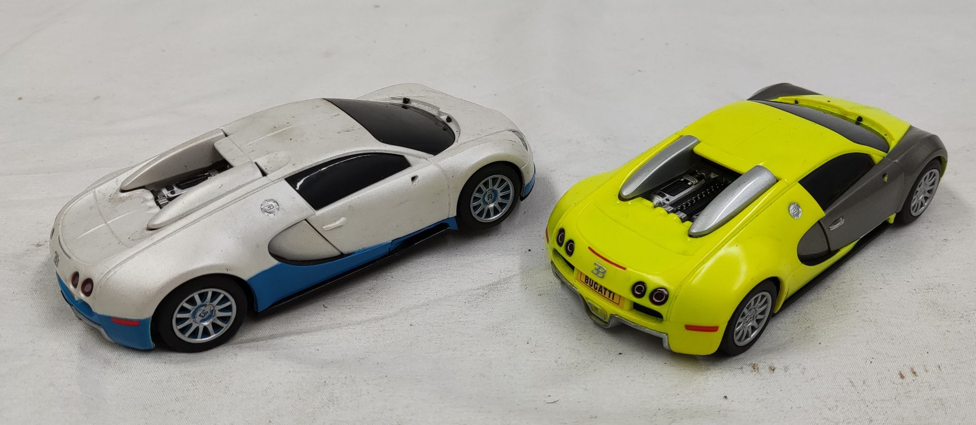2 x Scalextric Bugatti Cars - Tested and Working - Used - CL444 - NO VAT ON THE HAMMER - Location: - Image 5 of 9