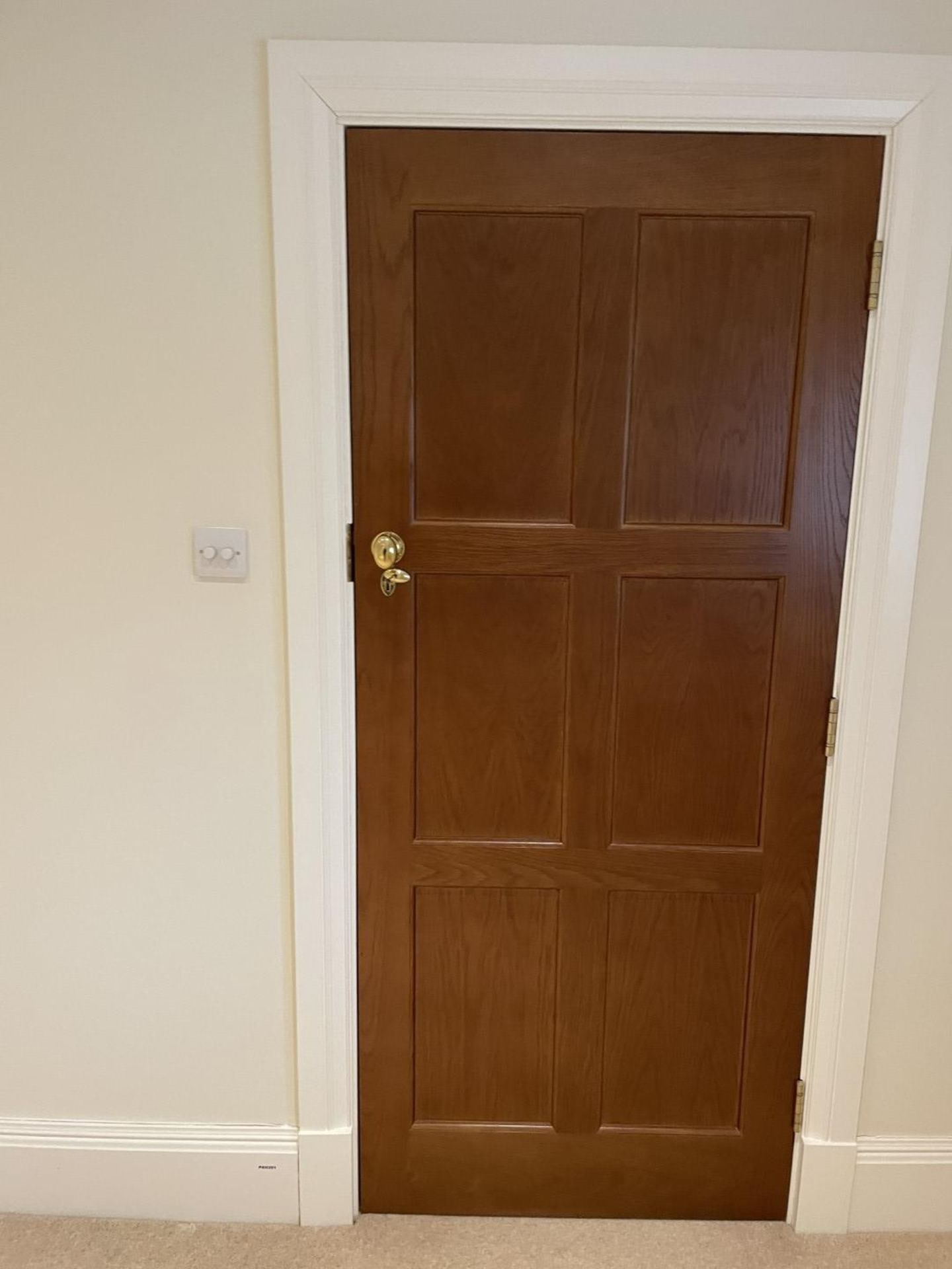 1 x Solid Oak Wooden Lockable Internal Door - Includes Handles and Hinges - Ref: PAN286 / - Image 11 of 17