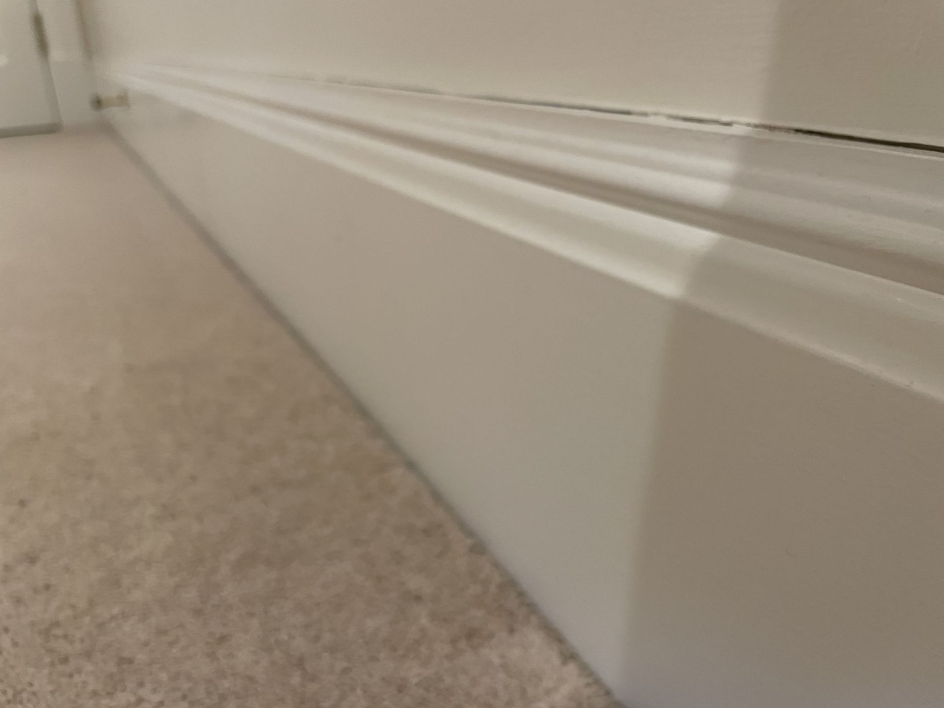 Approximately 12-Metres of Painted Timber Wooden Skirting Boards, In White - Ref: PAN291 - Image 3 of 6