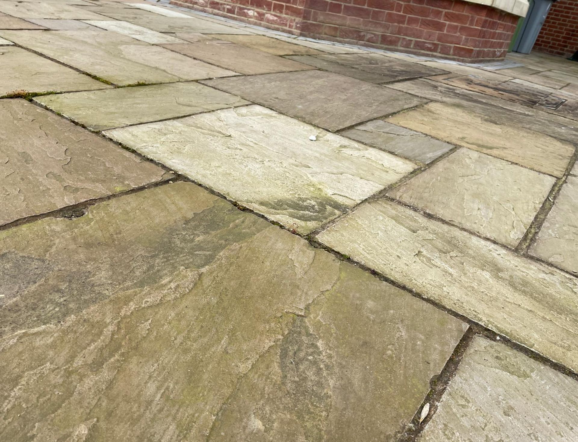 Large Quantity of Yorkstone Paving - Over 340sqm - CL896 - NO VAT ON THE HAMMER - Location: Wilmslow - Image 27 of 57