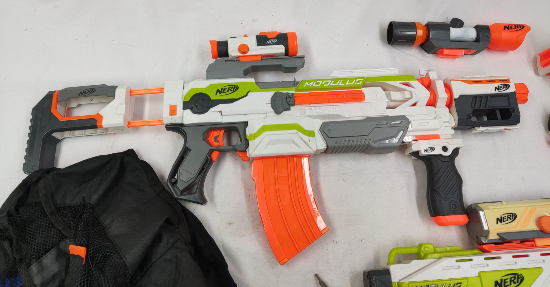 2 x Nerf Modulus Guns Plus Various Attachments And Accessories - Used - CL444 - NO VAT ON THE HAMMER - Image 4 of 10