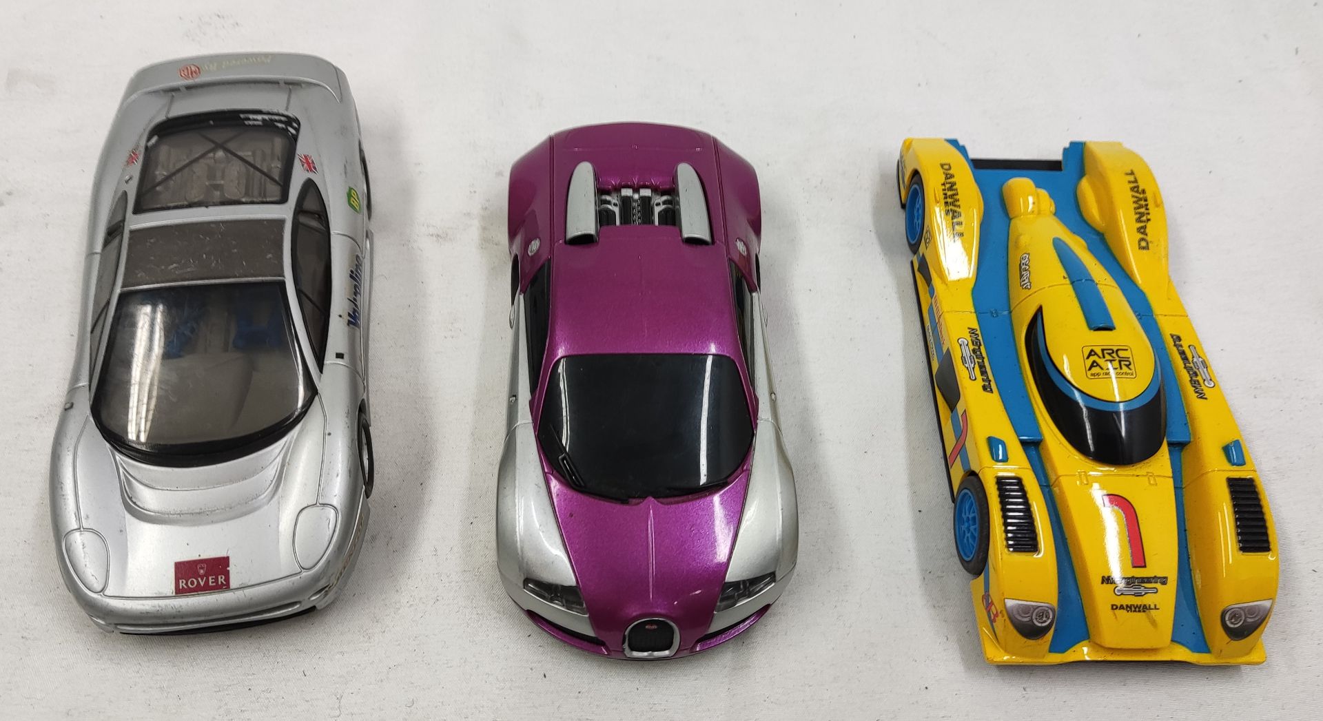 3 x Scalextric Cars - Includes Jaguar XJ220, Bugatti and LM Cars - Tested and Working - Used - CL444 - Image 3 of 14