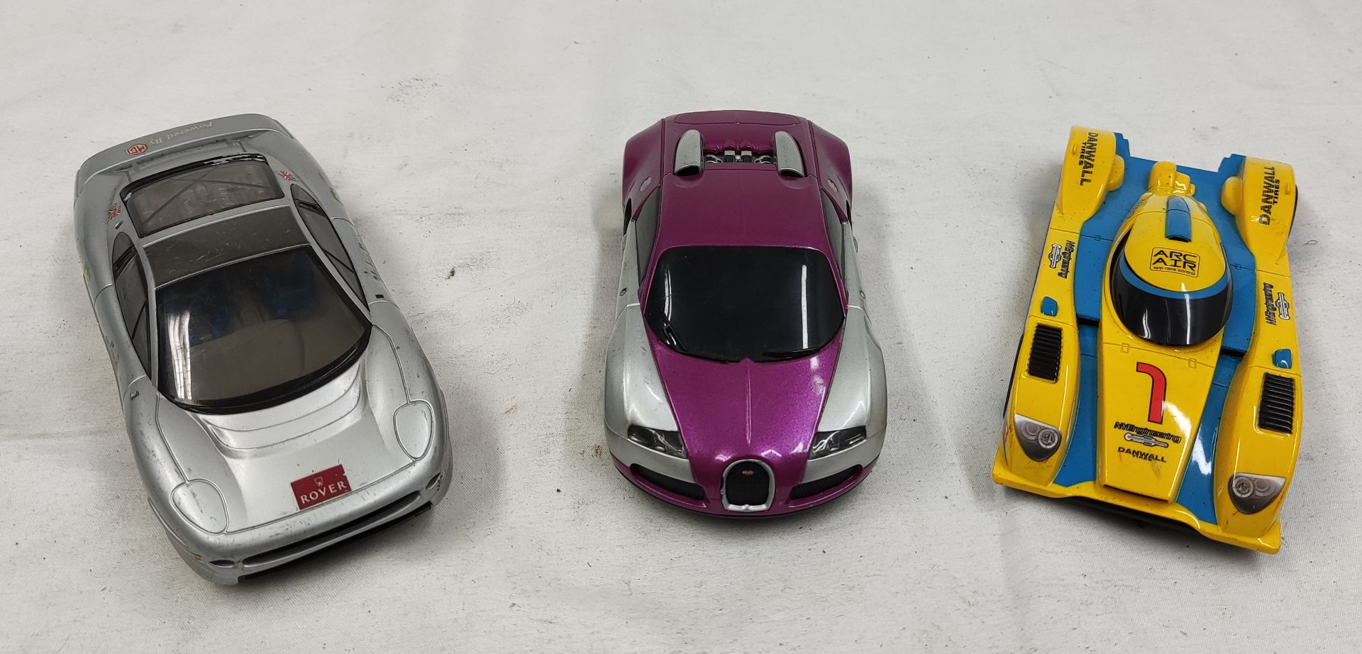 3 x Scalextric Cars - Includes Jaguar XJ220, Bugatti and LM Cars - Tested and Working - Used - CL444 - Image 14 of 14