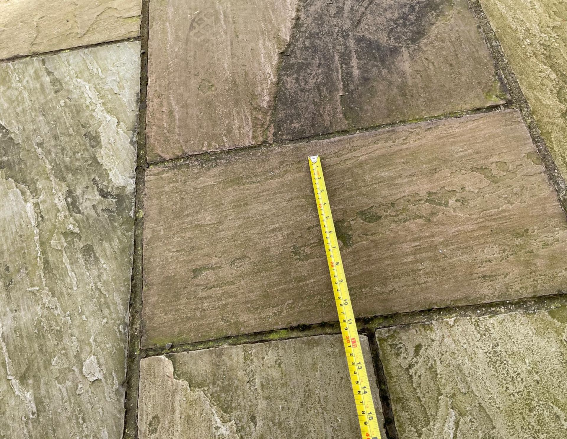 Large Quantity of Yorkstone Paving - Over 340sqm - CL896 - NO VAT ON THE HAMMER - Location: Wilmslow - Image 21 of 57