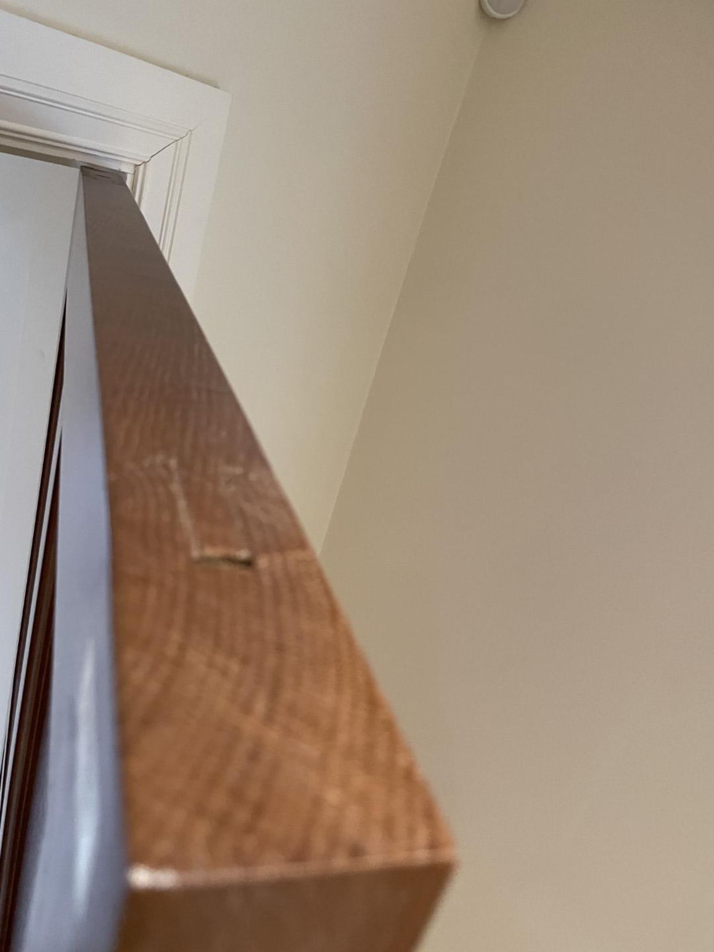1 x Solid Oak Wooden Lockable Internal Door - Includes Handles and Hinges - Ref: PAN286 / - Image 4 of 17